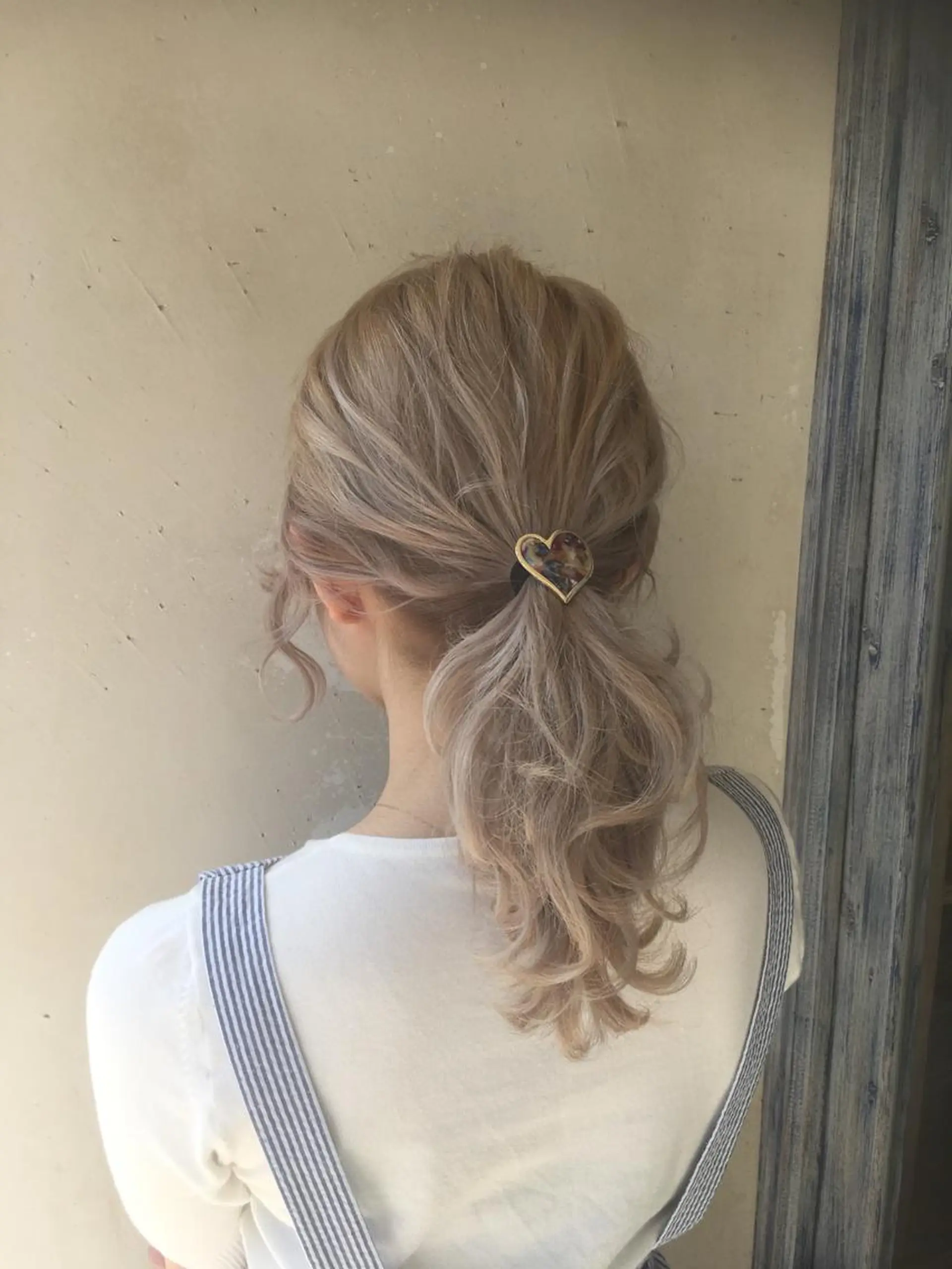 ミディアム カラー ブリーチ グレージュ 森 早希絵のヘアスタイル