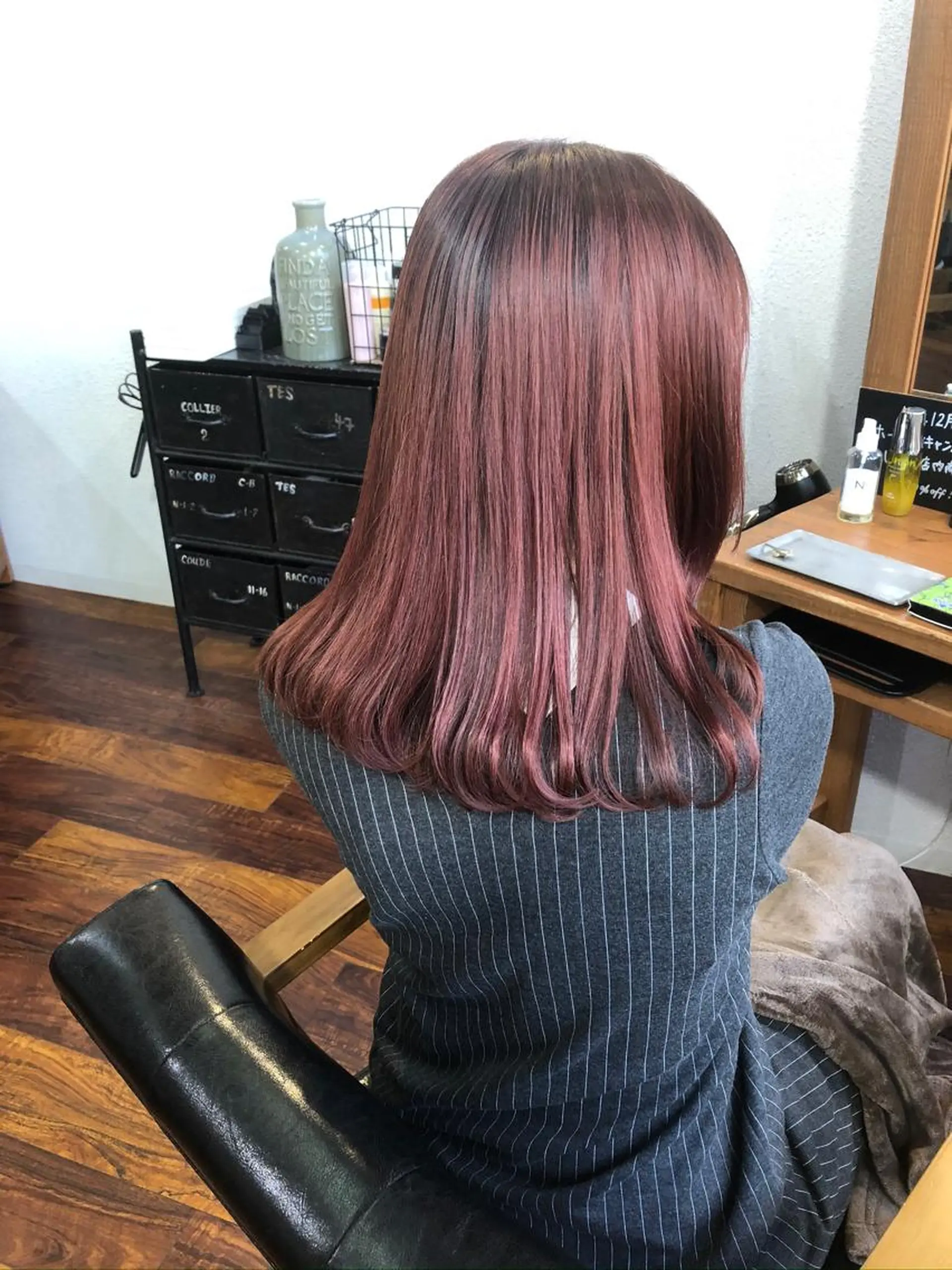 セミロング カラー ブリーチ カシス ピンクカラー カット ヘアカラー 小木曽智美 /ボブ/ショートのヘアスタイル