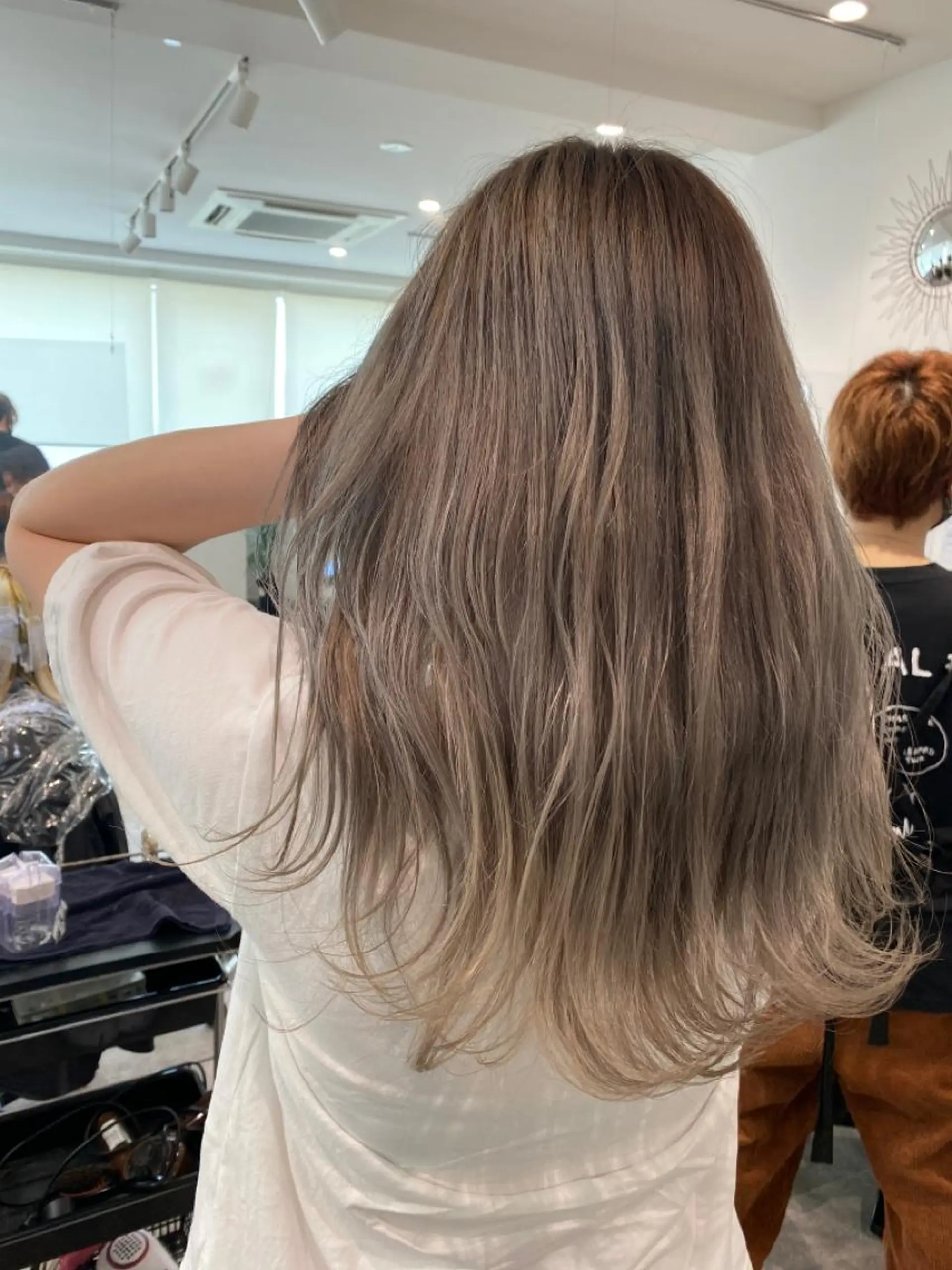 ミディアム カラー ベージュカラー ブリーチ カット ヘアカラー JIL BLAN 京都のヘアスタイル