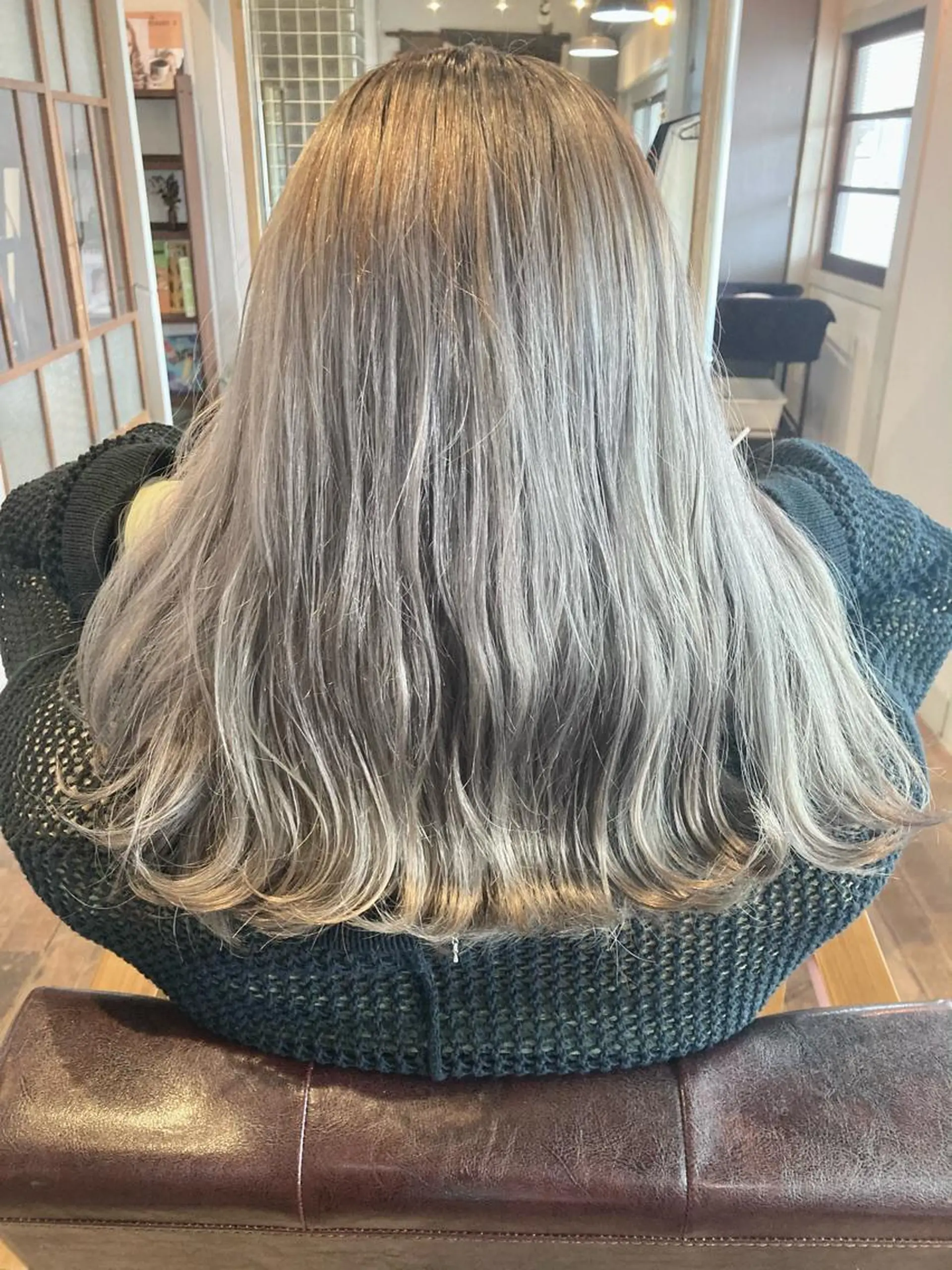 セミロング タカツド ユウキのヘアスタイル