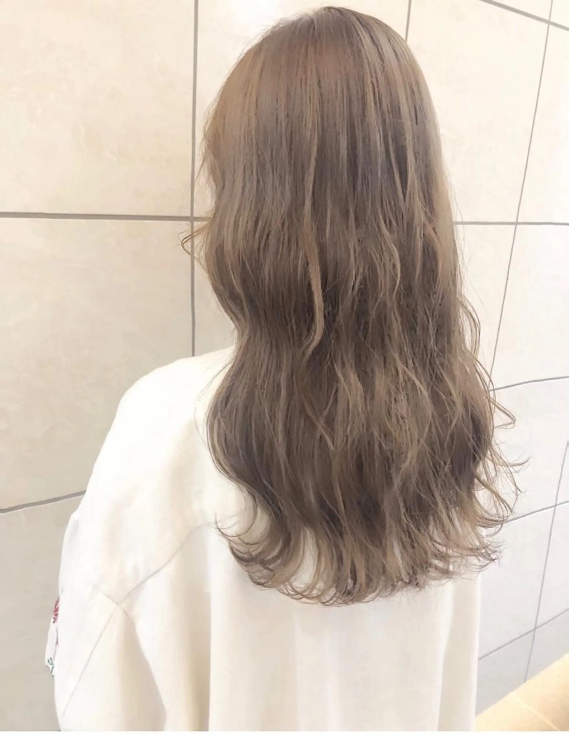 ロング アッシュ ヘアカラー トリートメント 髪質改善　縮毛の達人 矢井由真のヘアスタイル