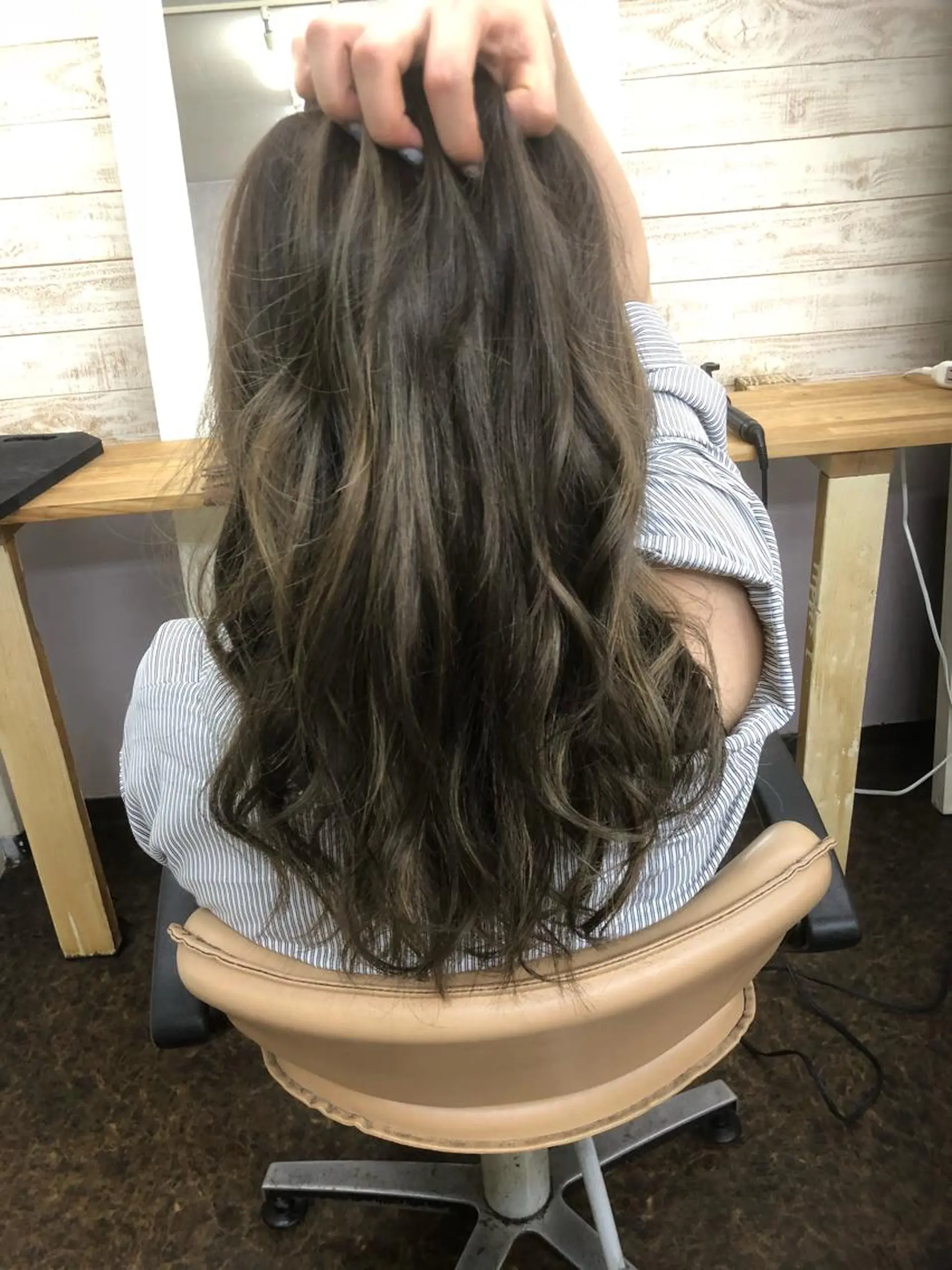 セミロング カラー パーマ ヘアアレンジ ハイライトカラー ハイライト 枝毛カット＆髪質改善 満足NO.1岡しゃんのヘアスタイル