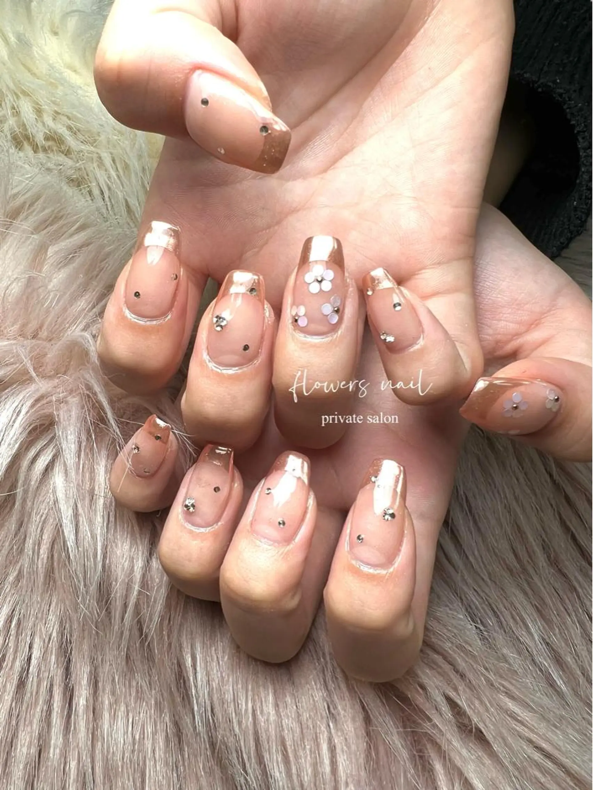 ネイル フレンチネイル ジェルネイル ミラーネイル 持ち込み パラジェル flowers nailのネイルデザイン