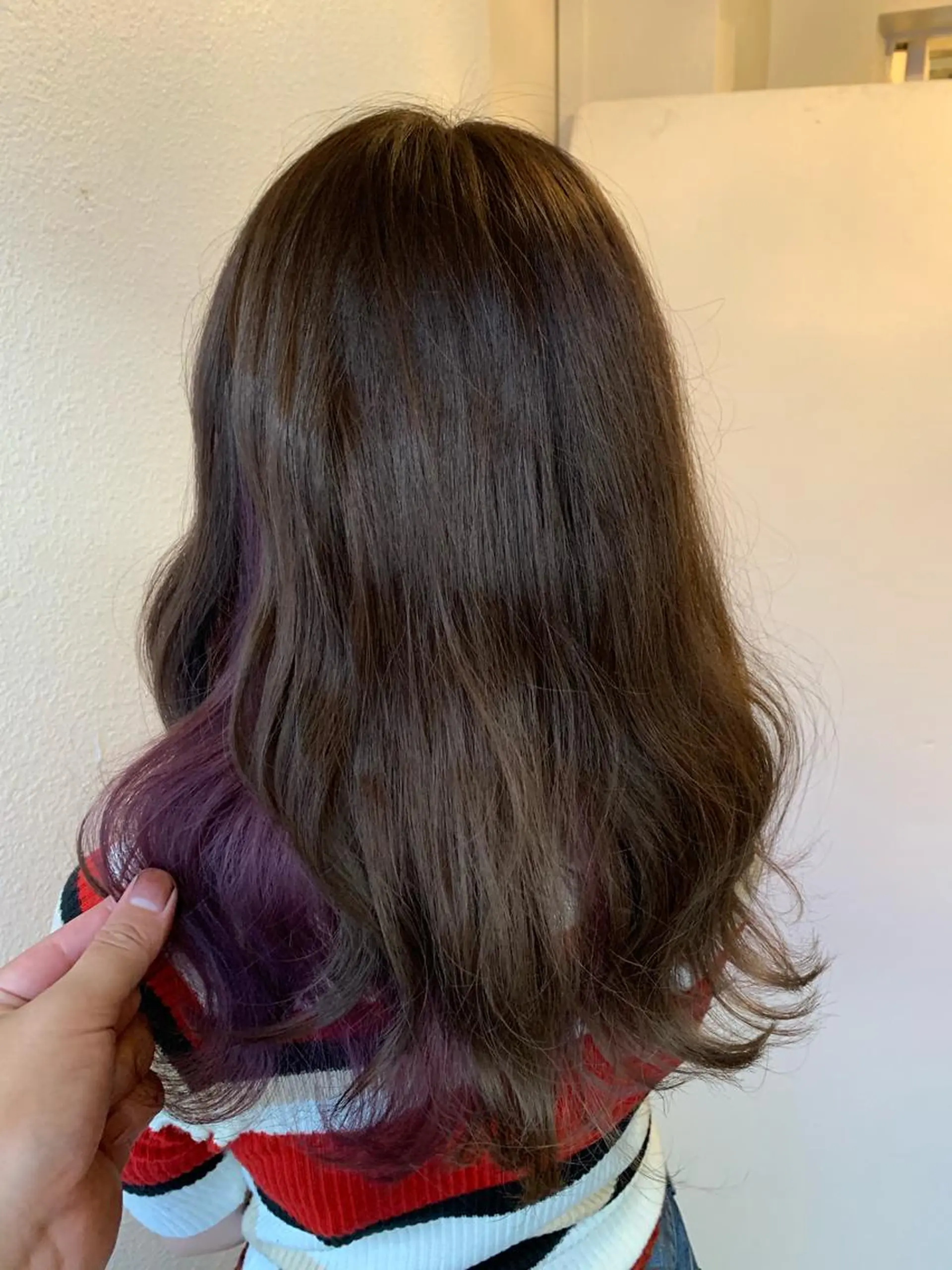 ミディアム カラー インナーカラー パープルカラー 似合わせ/ブリーチ カラー.岡田友仁のヘアスタイル