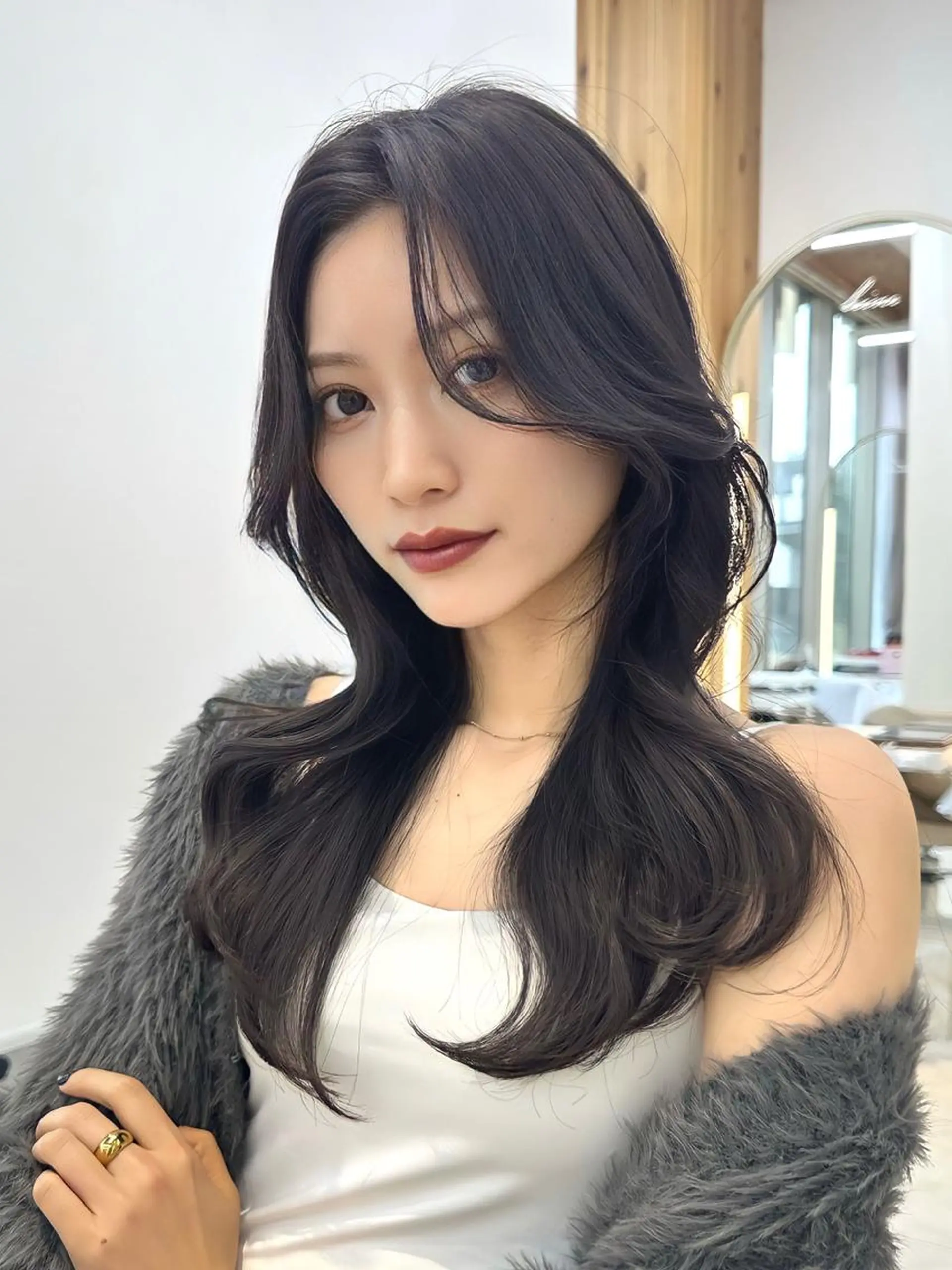 ミディアム カラー エギョモリ 顔まわりレイヤー 顔周りカット ヨシンモリ 韓国風ヘア カット ヘアカラー トリートメント 顔周り特化/韓国ヘア /レイヤー/吉野幸大のヘアスタイル