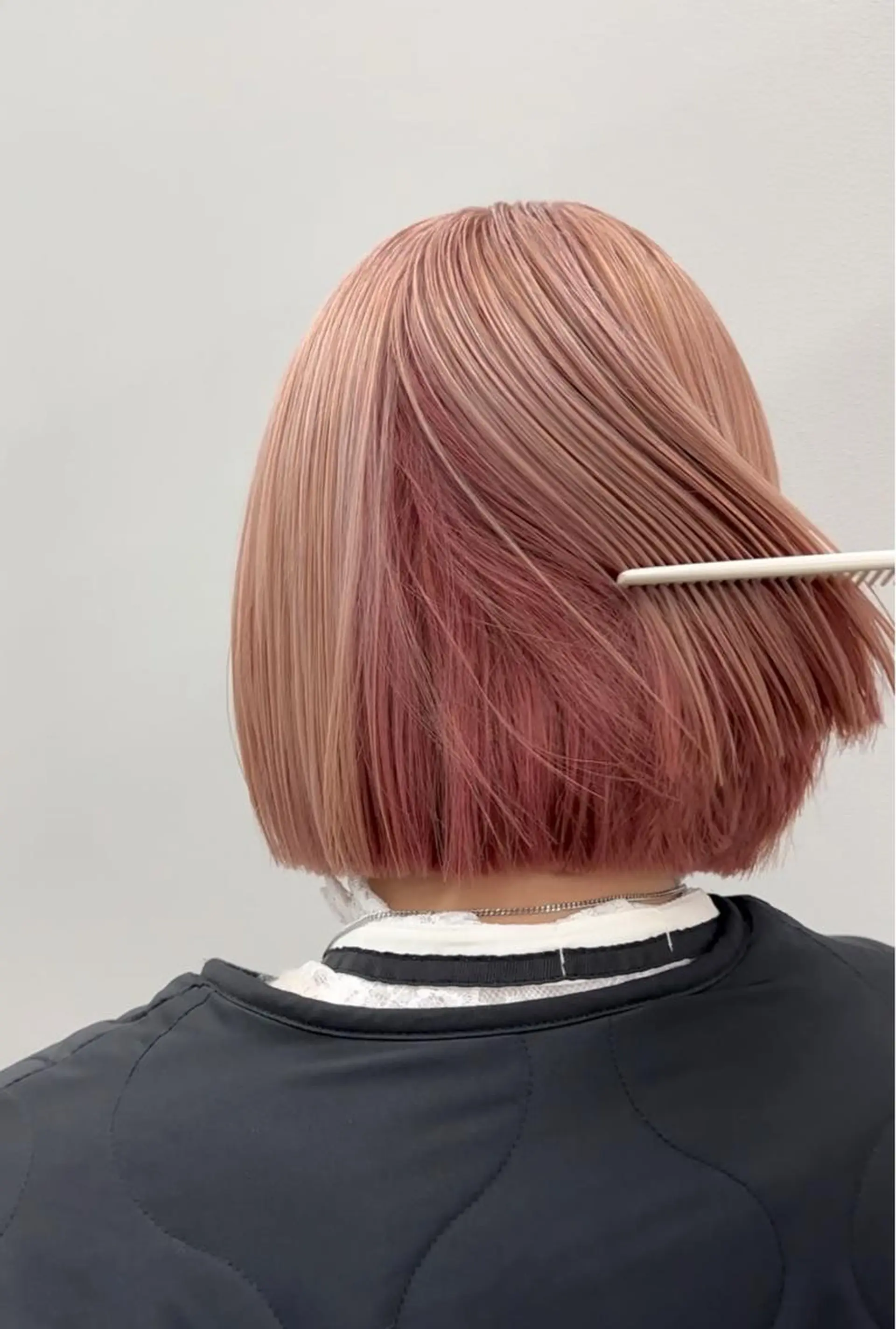 ショート ヘアカラー 青木 芽生のヘアスタイル