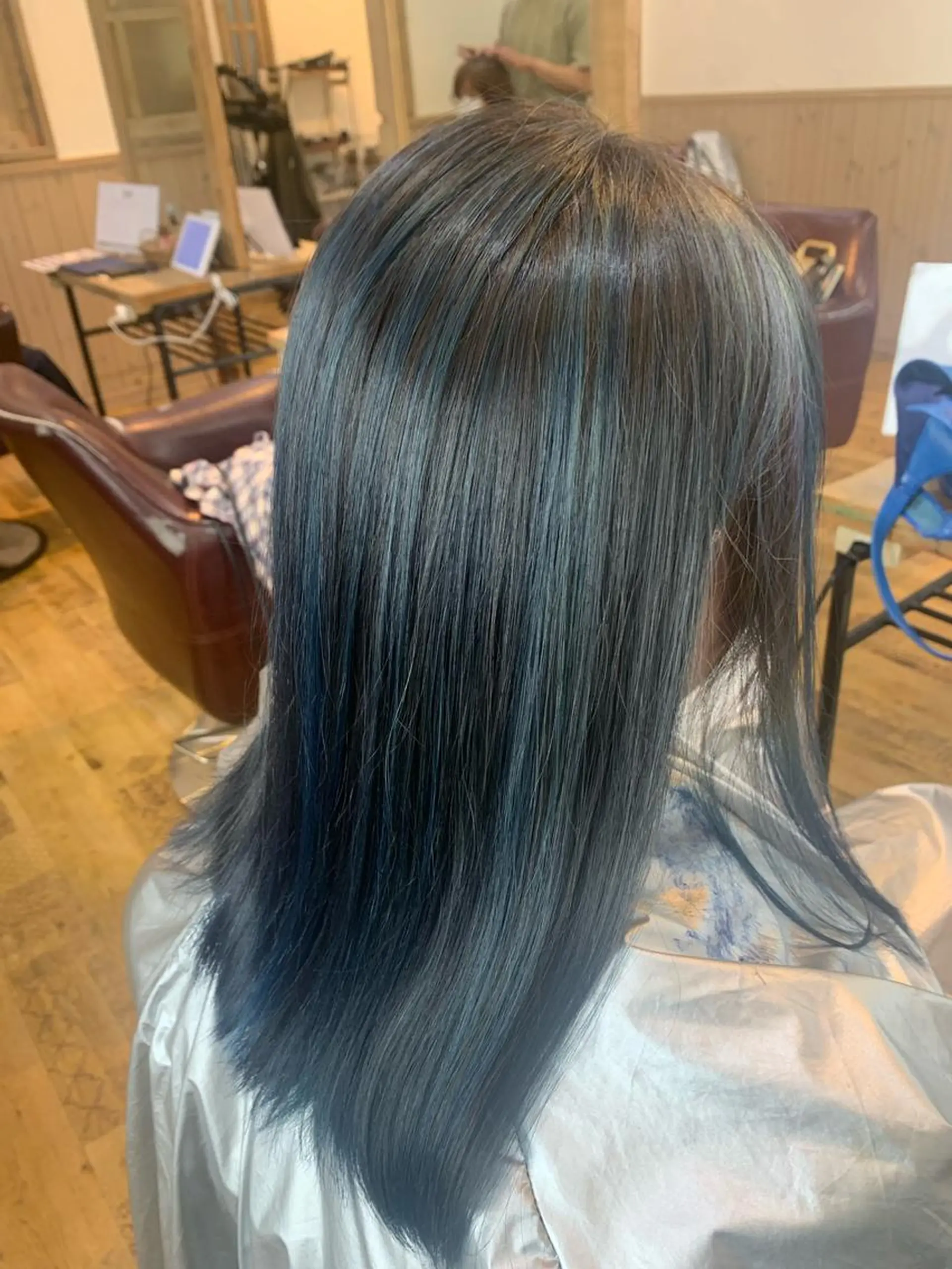 カラー ブルーカラー ハイライトカラー カット ヘアカラー トリートメント TELAHAIR 副代表　三上真弥のヘアスタイル
