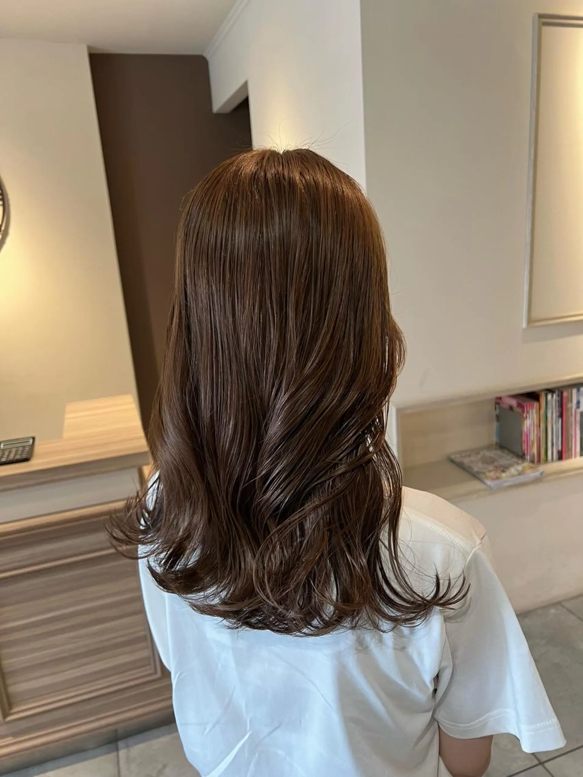セミロング カラー ベージュカラー ブラウンカラー ブラウンベージュ カット ヘアカラー 西村 美羽のヘアスタイル