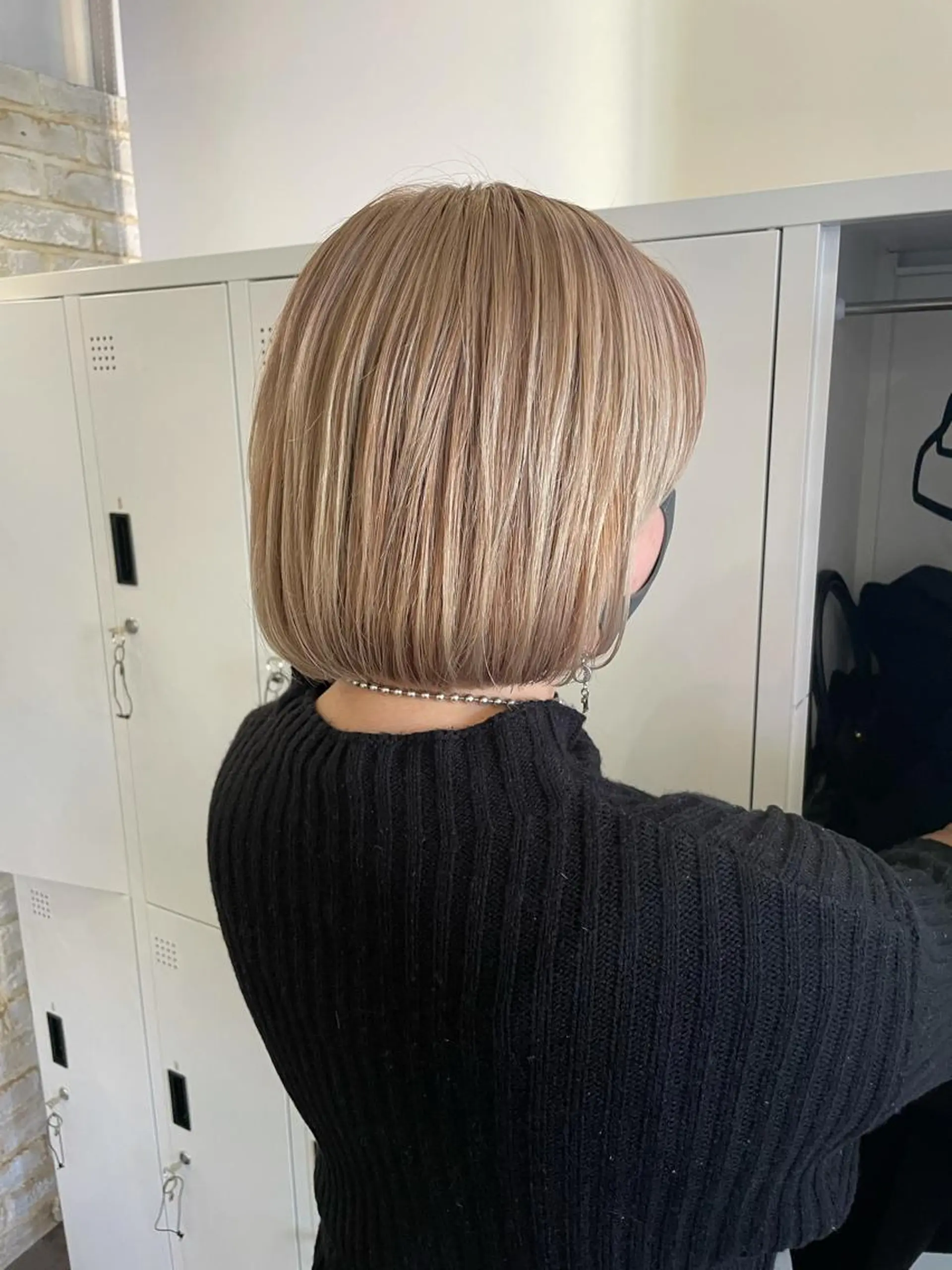 ショート カラー ベージュカラー ホワイトベージュ カット ヘアカラー トリートメント レイヤー/艶カラー 🫧守利のヘアスタイル