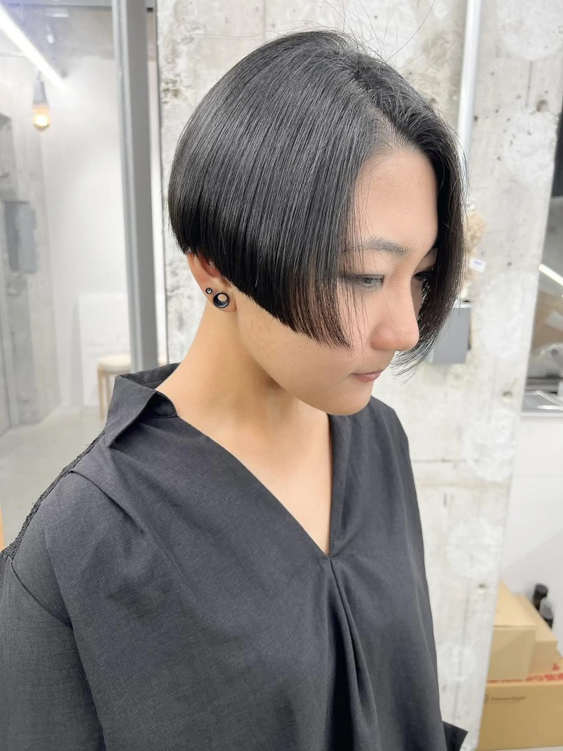 ミディアム カラー パーマ ヘアアレンジ ミディアムパーマ ベージュカラー ブリーチ ケアカラー イヤリングカラー カット トリートメント ヘッドスパ ヘアケア特化型サロン newi 京橋のヘアスタイル