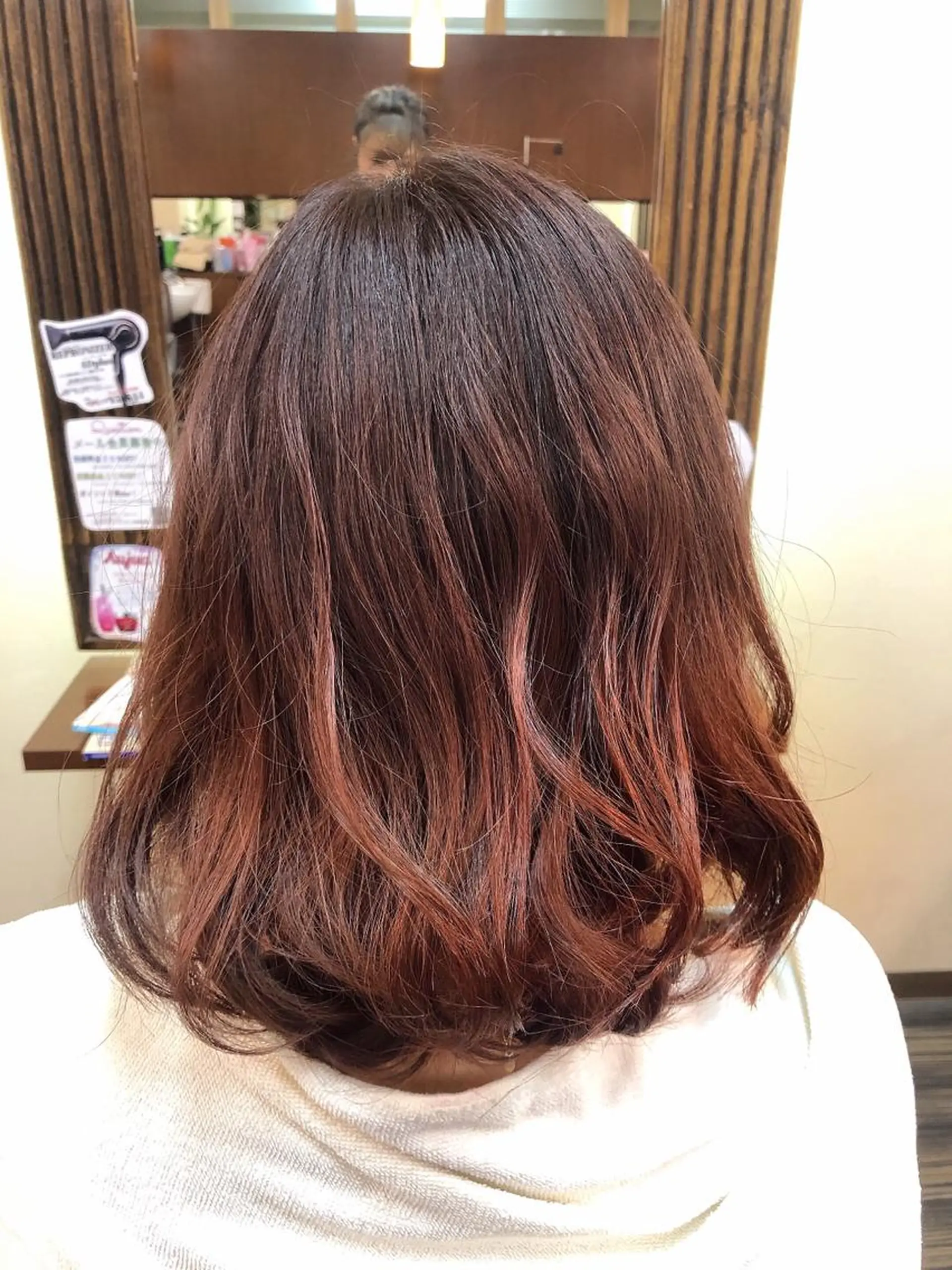 ミディアム 加藤 瑠美のヘアスタイル