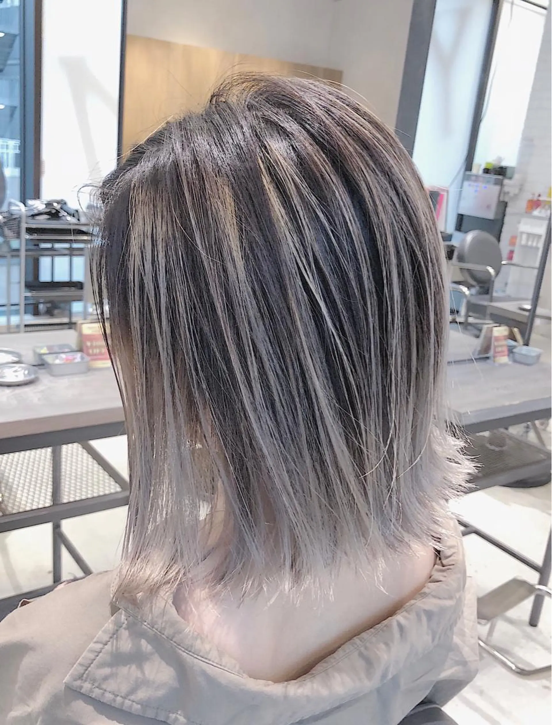 ショート カラー バレイヤージュ ブリーチ シルバー レイヤーカット 【t.a.g（タグ）】所属・ノンダメージ髪質改善 カラー💎/KURAのヘアスタイル