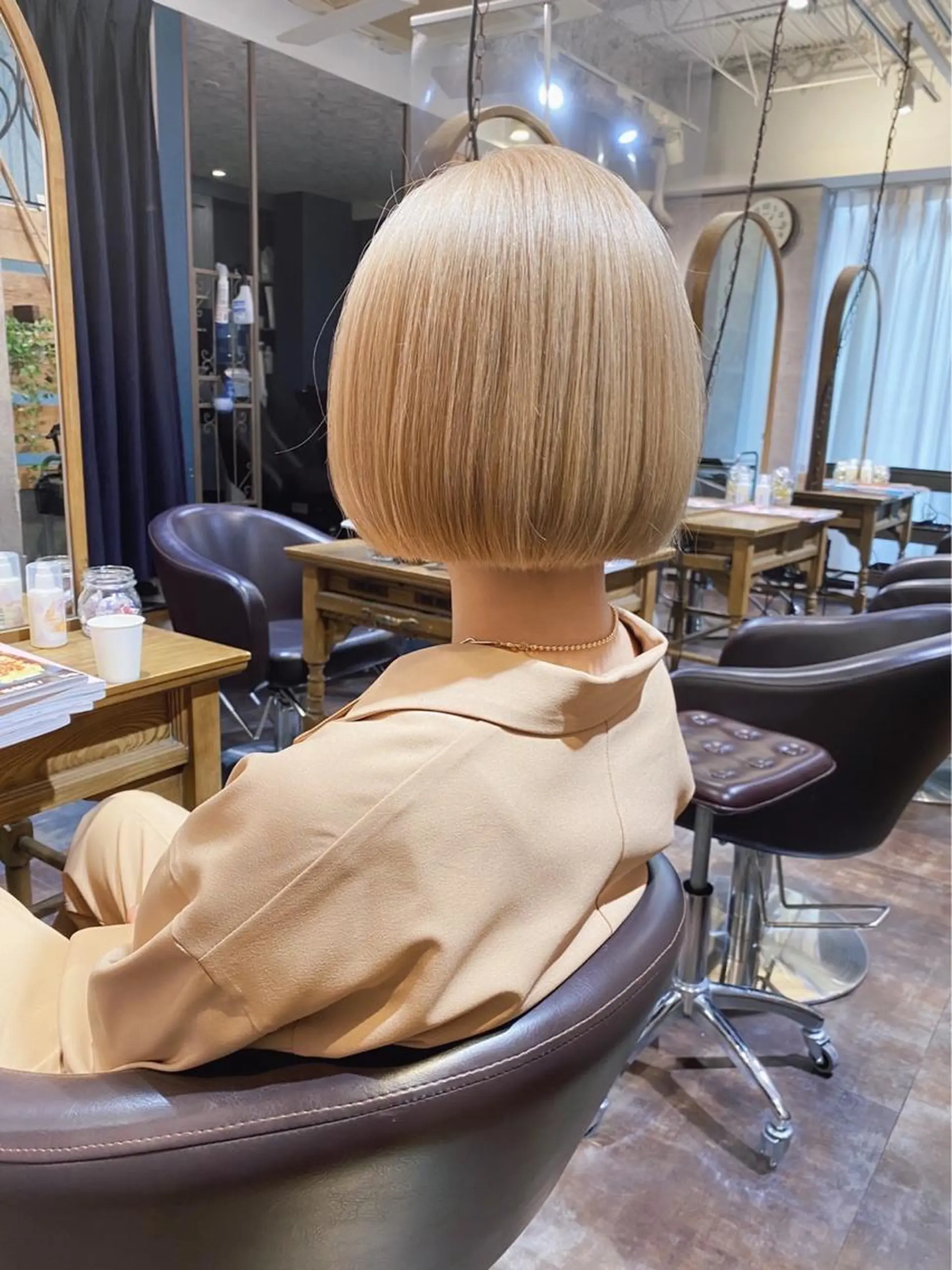 ショート カラー ブロンド ハイトーンカラー ボブ LATTE所属・垢抜け顔周り／韓国 ヘア𝑺𝒂𝒌𝒊のヘアスタイル