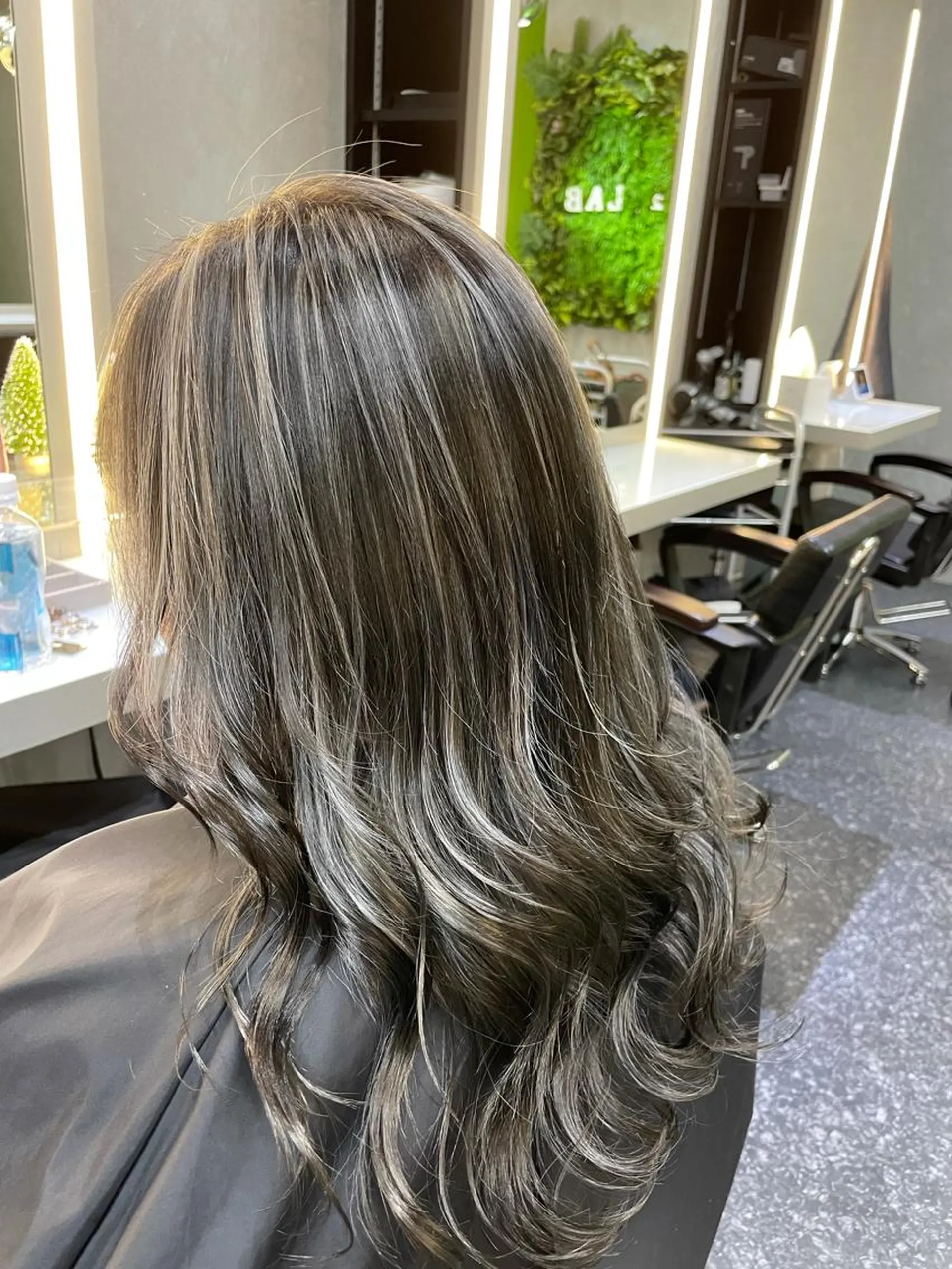ロング ハイライト ヘアカラー トリートメント hair salon Lihina所属・韓国ヘア🇰🇷 佐藤史奈のヘアスタイル