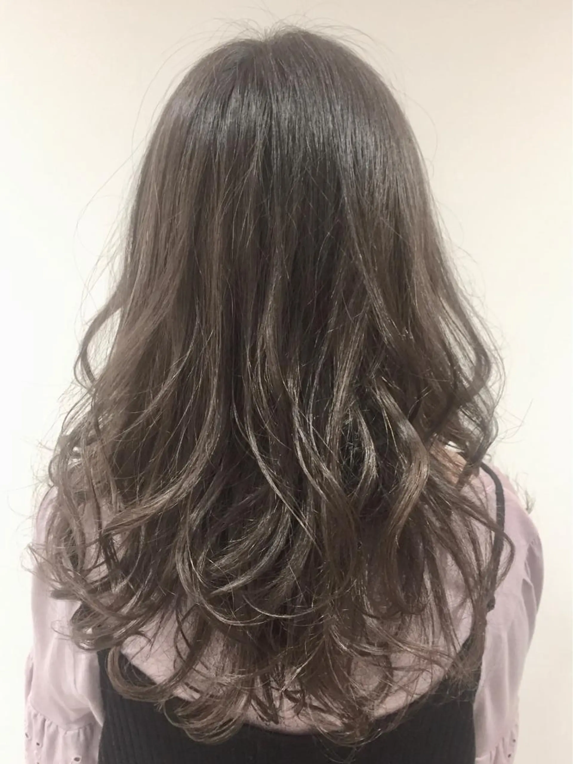 セミロング カラー アディクシーカラー アッシュ グレージュ 中塚 達之のヘアスタイル