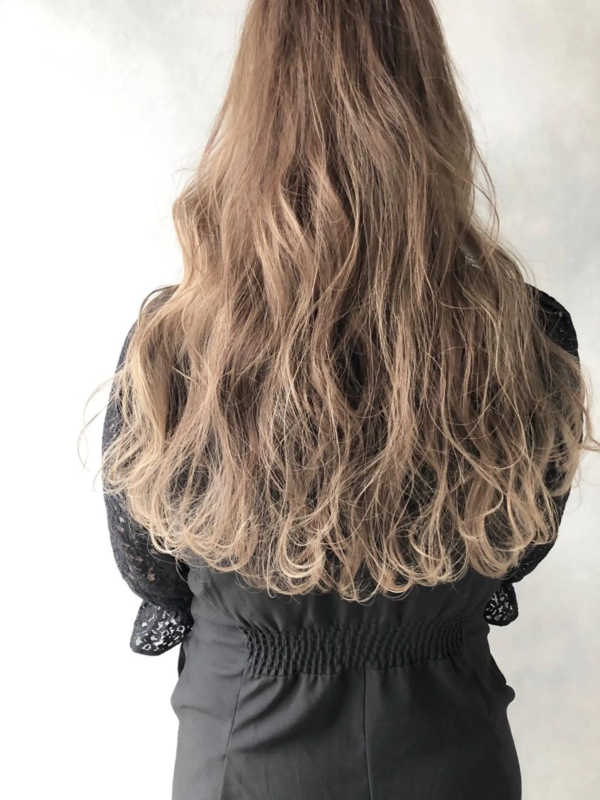 ロング ハイライト ヘアカラー トリートメント 小澤大輔 YOLO hairのヘアスタイル