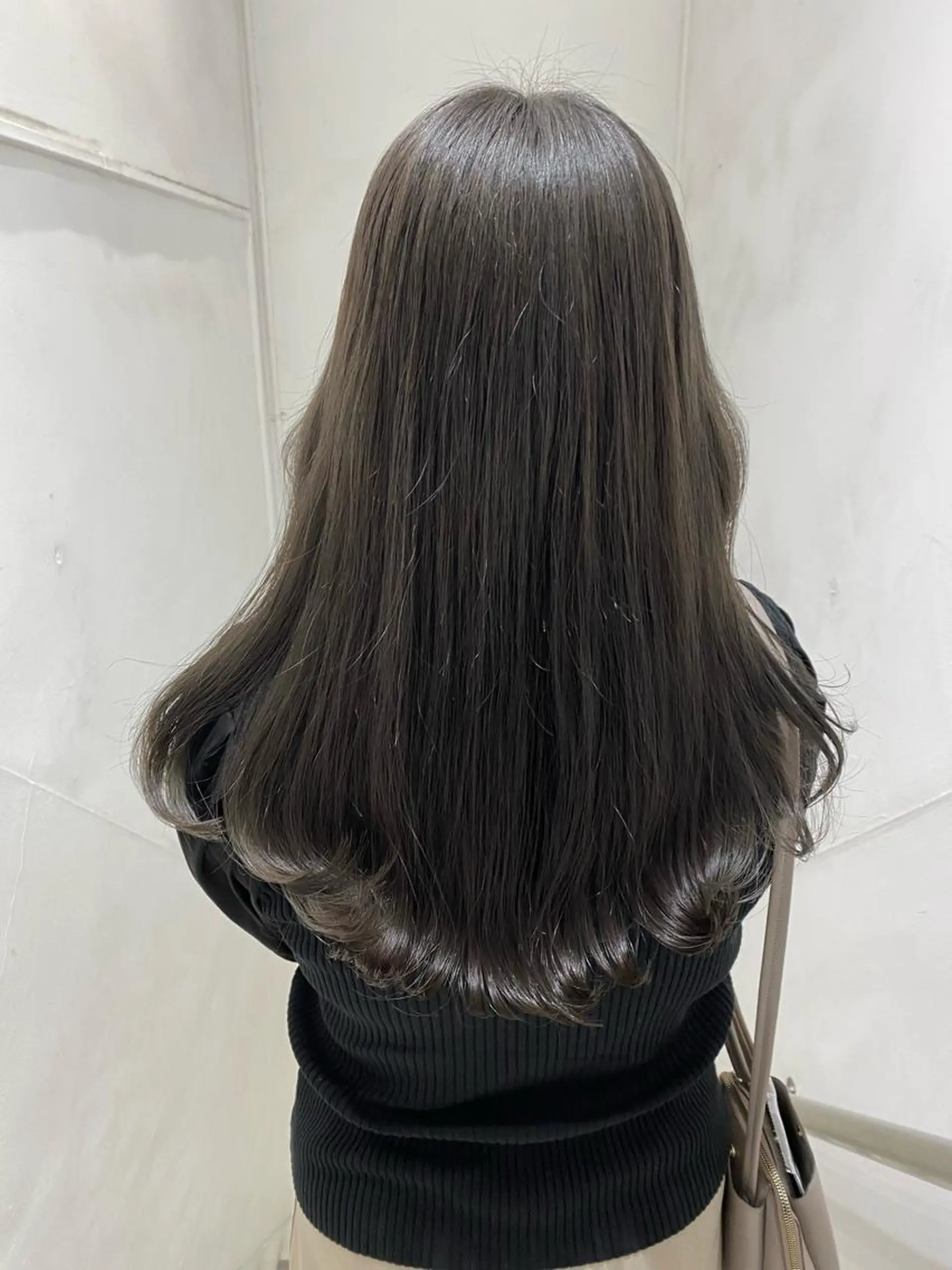 ロング カラー アディクシーカラー アッシュ 透明感カラー ✨くびれスタイル✨️ 戸嶋穂乃香のヘアスタイル