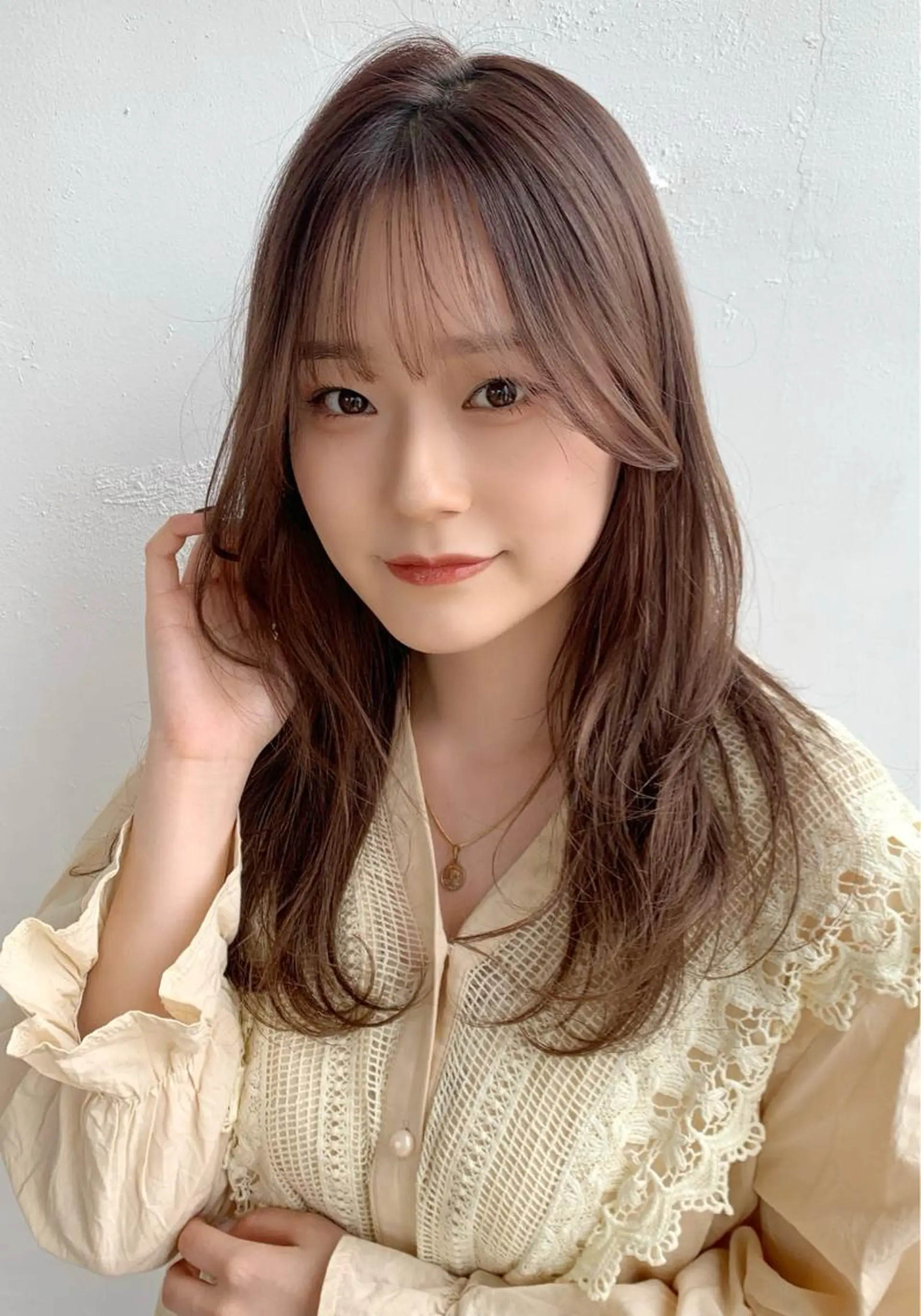ロング カラー ベージュカラー 顔まわりレイヤー 韓国風ヘア レイヤーカット シースルーバング カット ヘアカラー 藤間 帆乃夏（とうまほのかのヘアスタイル