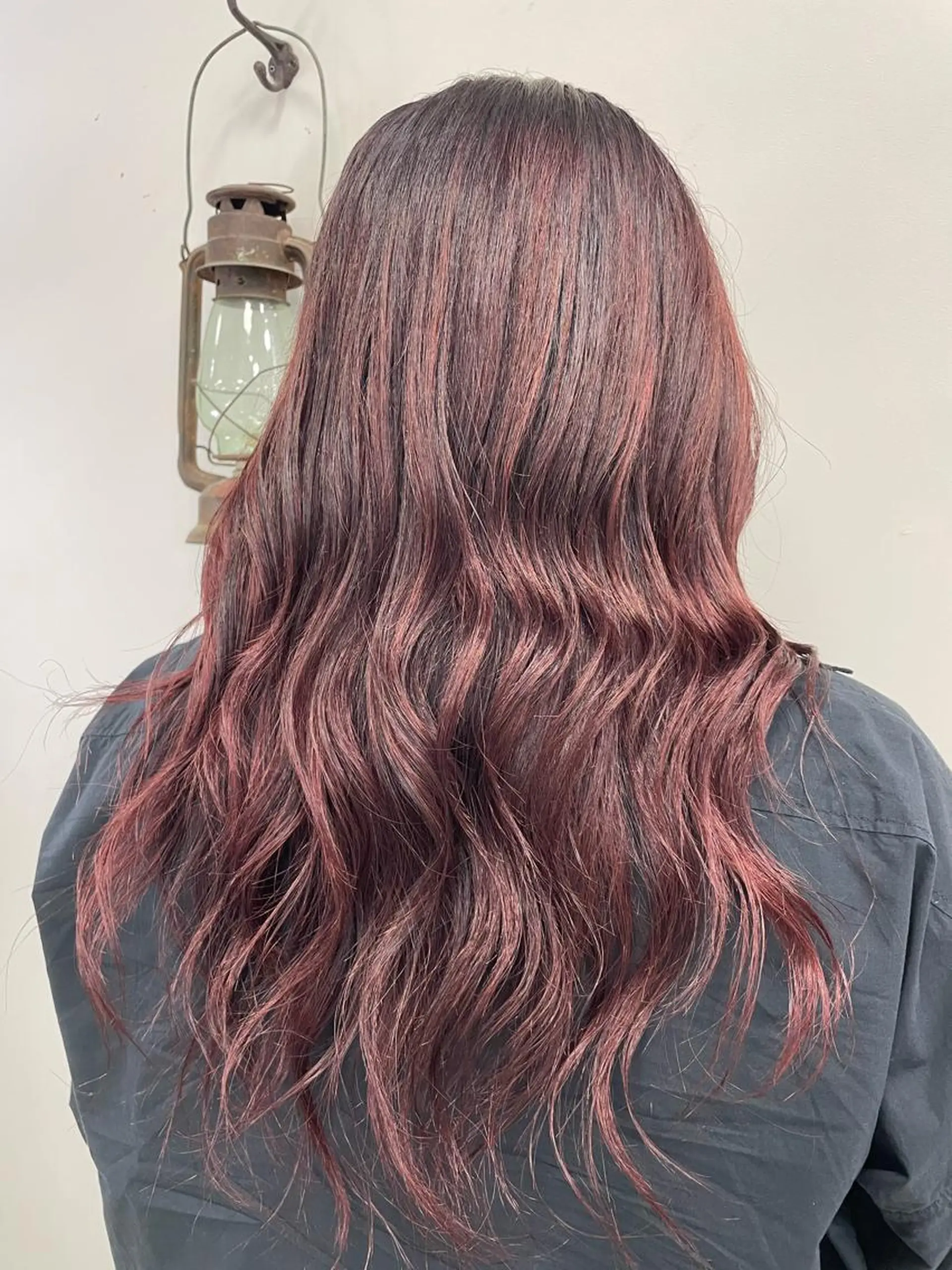 ロング ヘアカラー 🌈デザインカラー MISAKI🐰のヘアスタイル