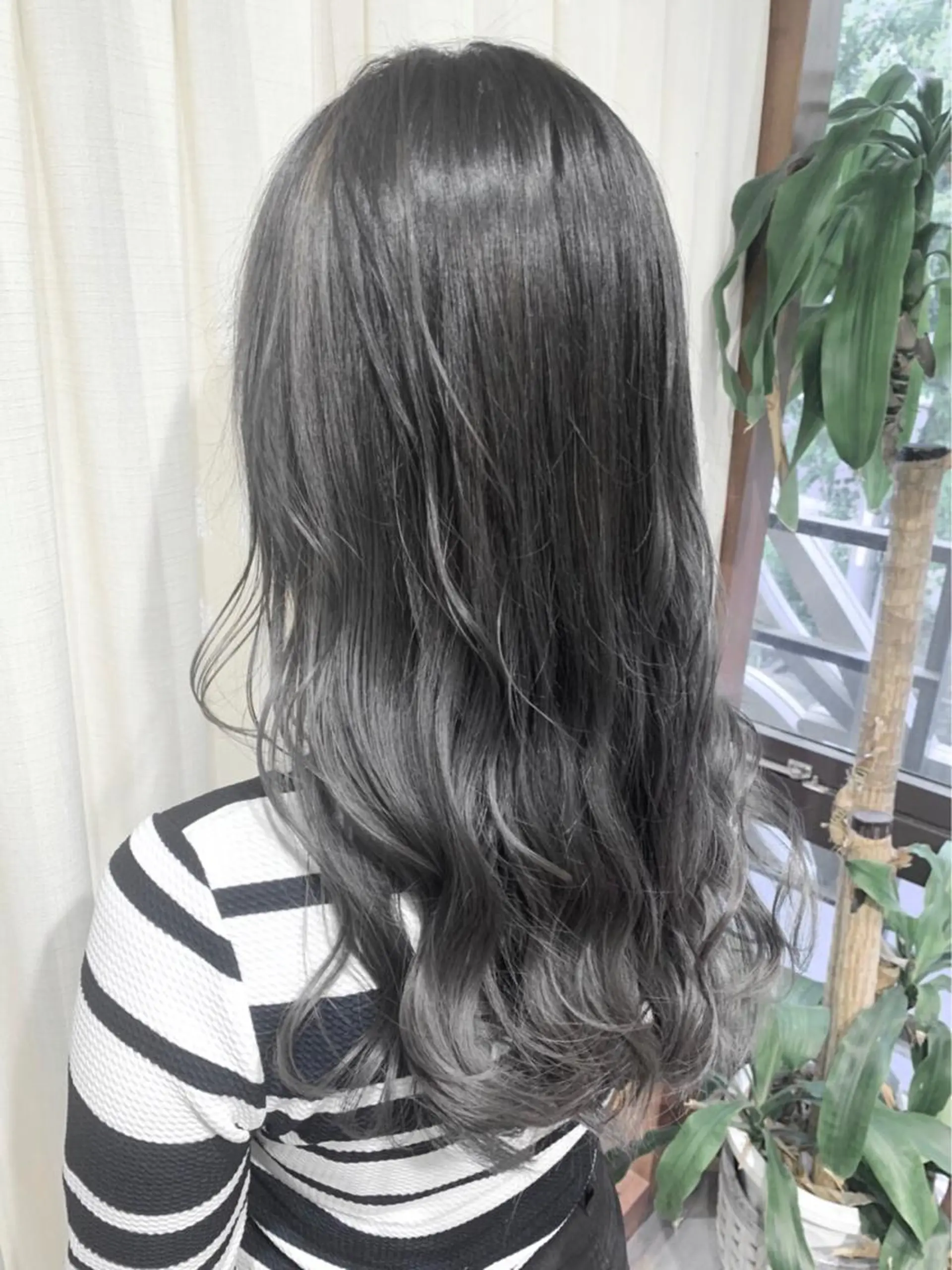 ロング カラー ブリーチ グラデーションカラー シルバー 💓シールエクステ for...のヘアスタイル