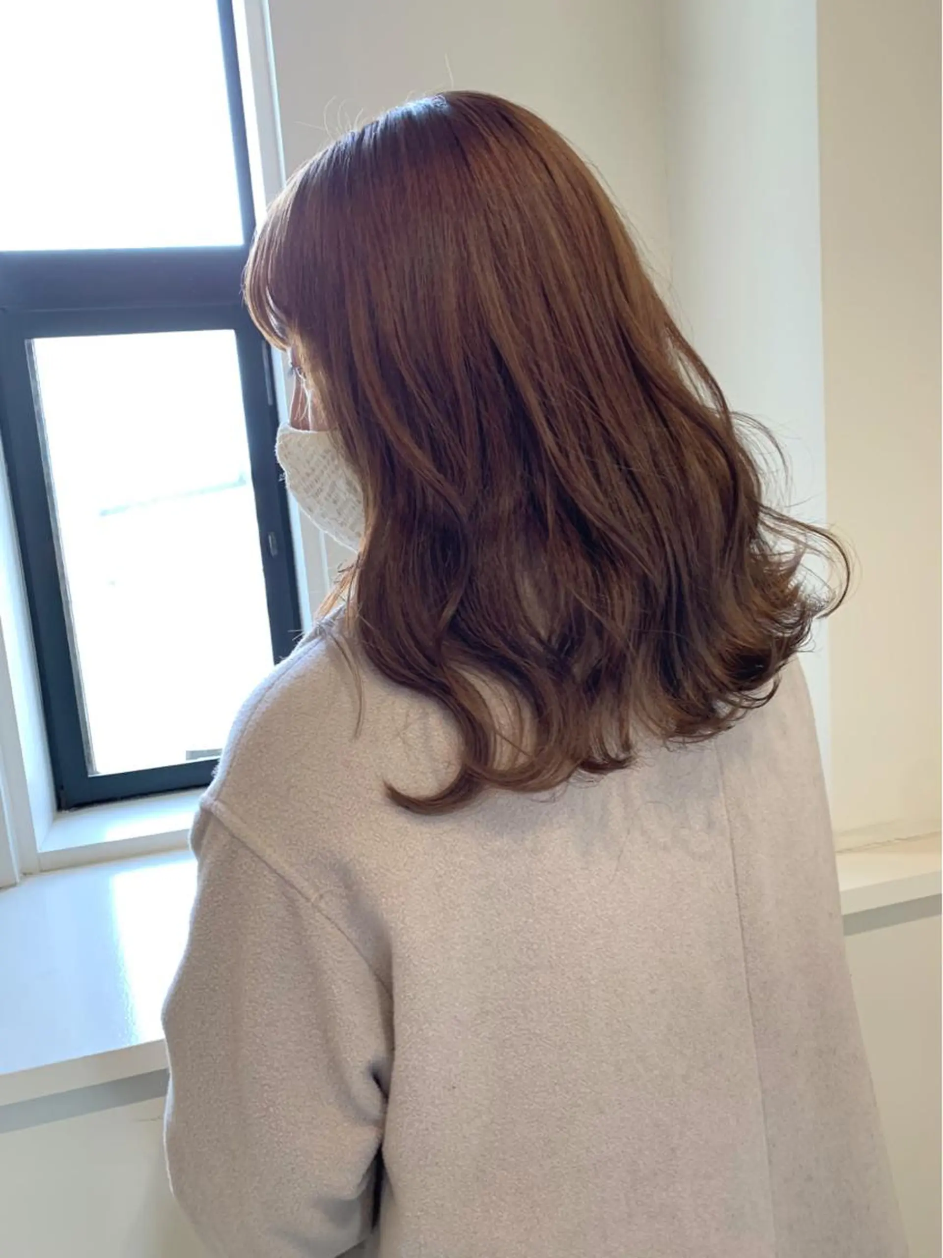 ミディアム Maison所属・清水 亮太／赤み消しカラーのヘアスタイル