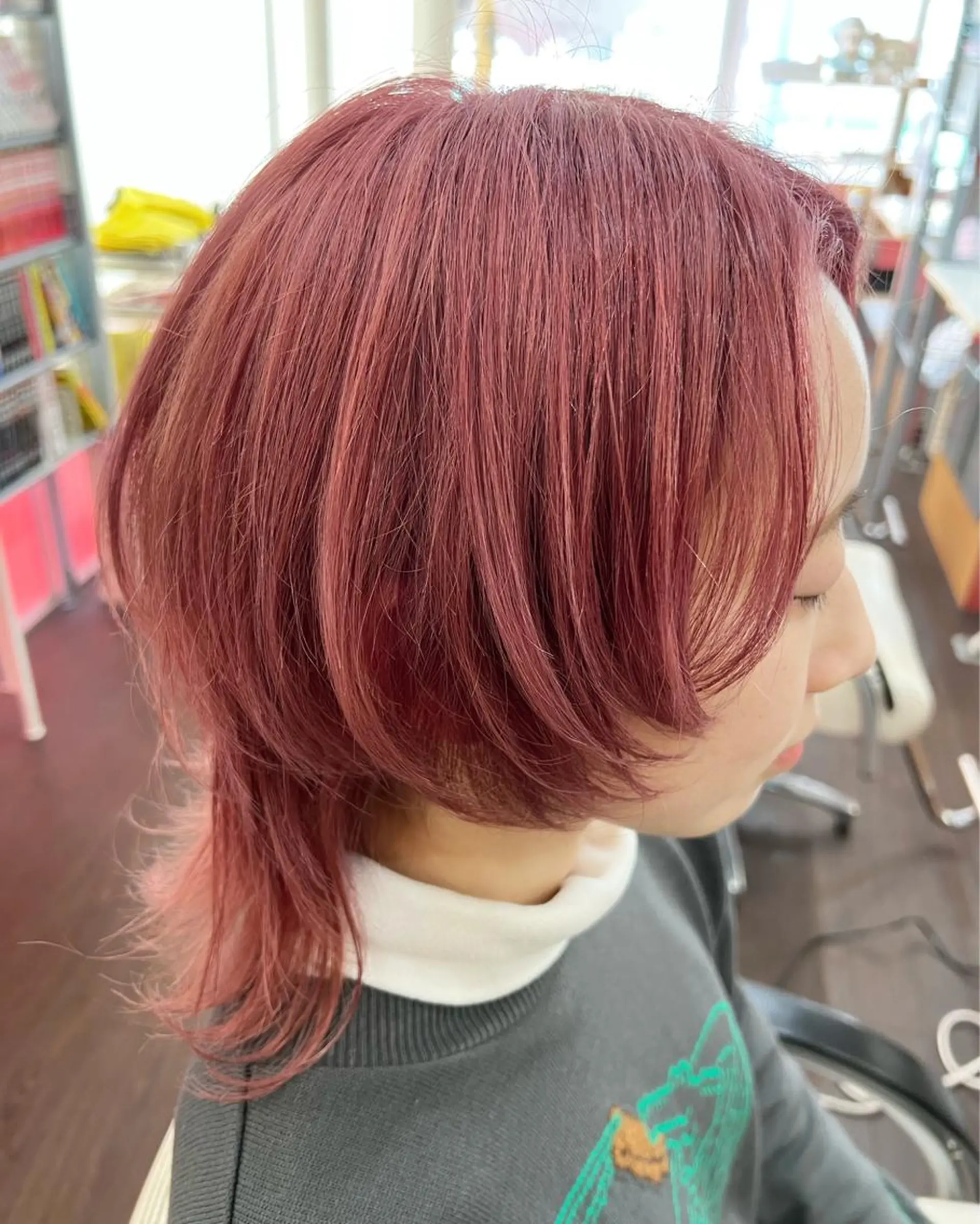 ミディアム カラー ピンクカラー 顔周りカット ウルフカット カット ヘアカラー まさき✂︎ブリーチ／ デザインカラーのヘアスタイル