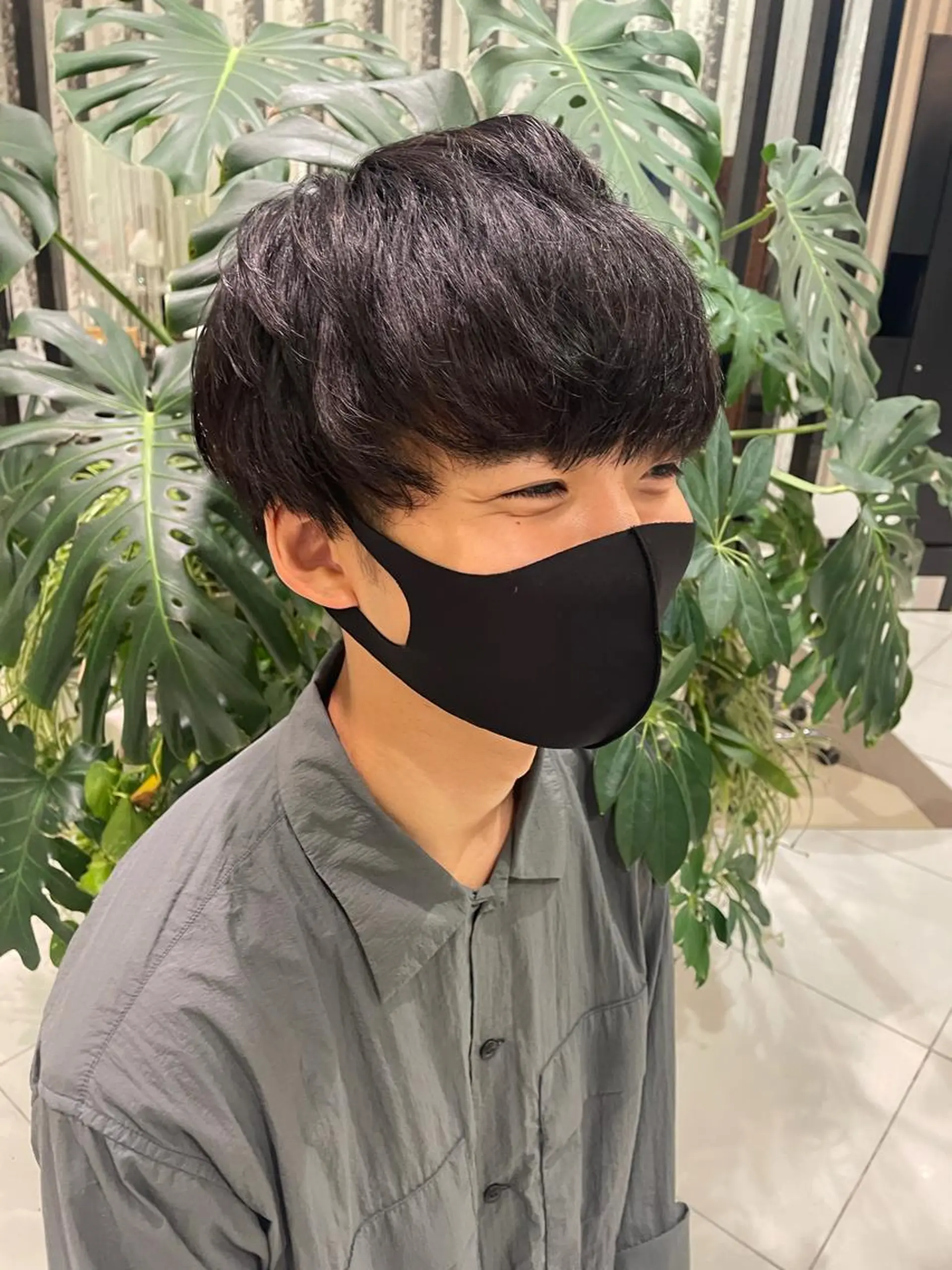 ショート カラー メンズ 黒髪 ブルーカラー ブルーブラック 石坂 瀬音のヘアスタイル