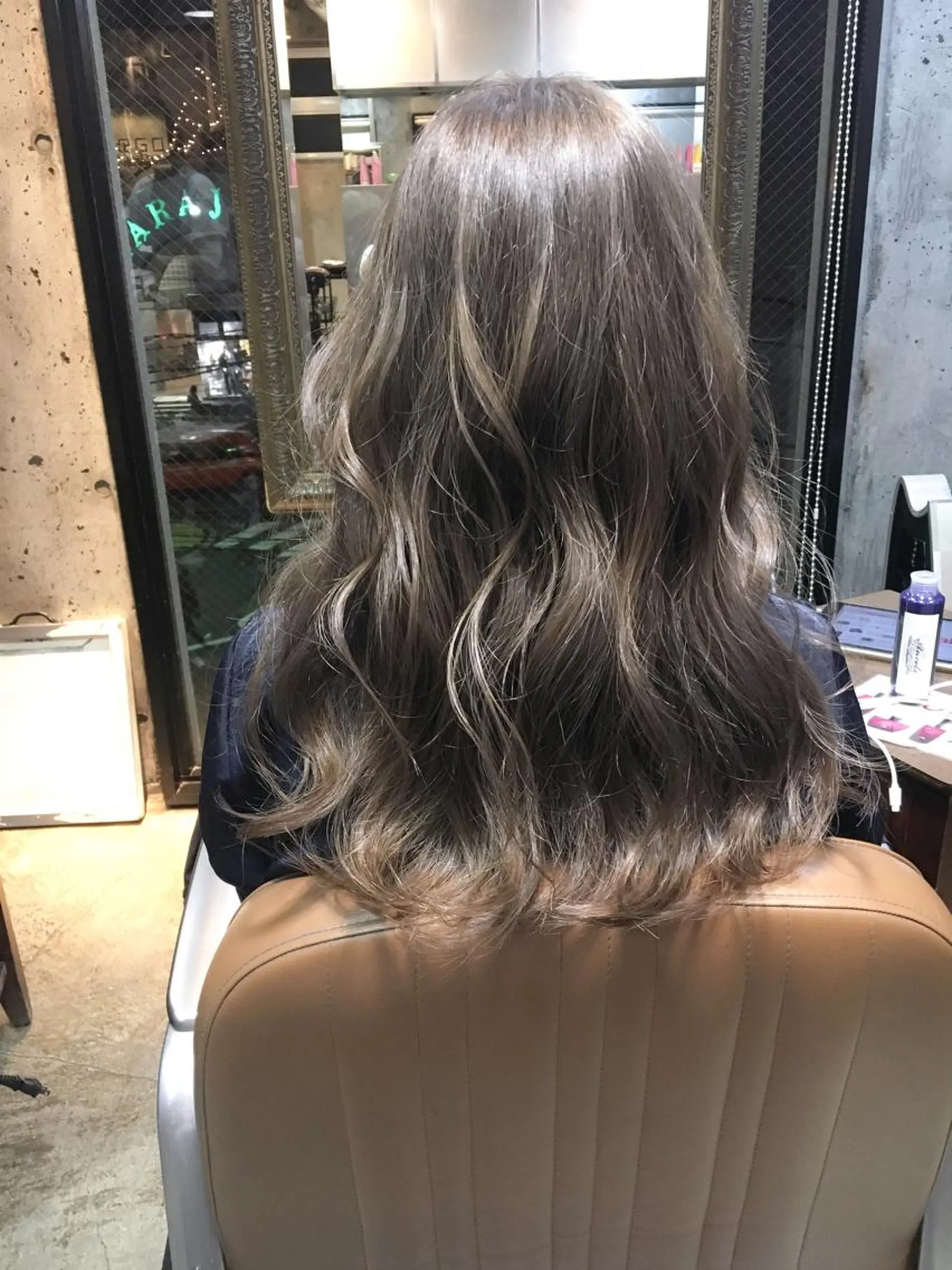 ロング カラー グレージュ 北條 優輝のヘアスタイル