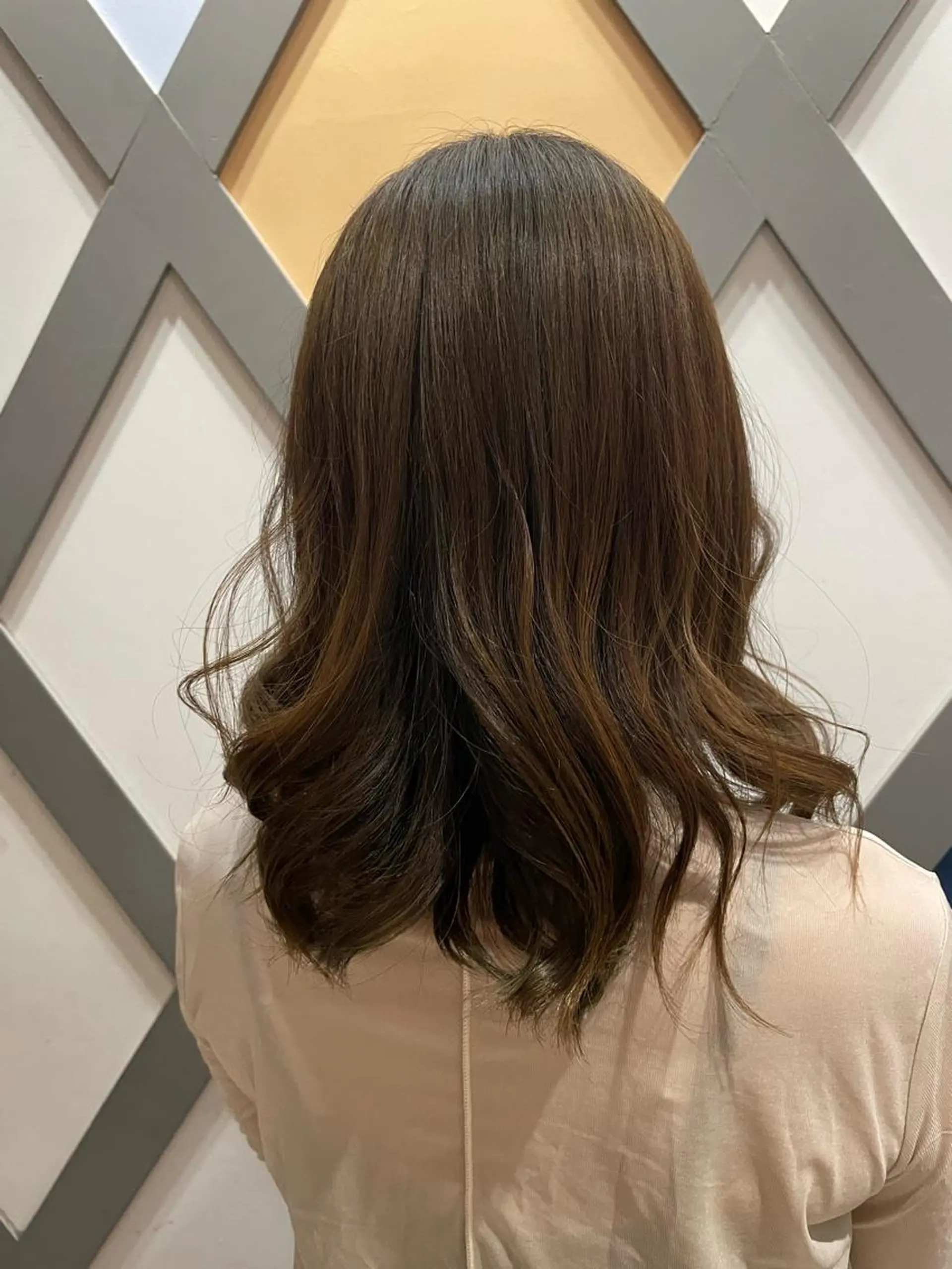 カラー アッシュ アッシュブラウン ブラウンカラー 内藤 すずなのヘアスタイル