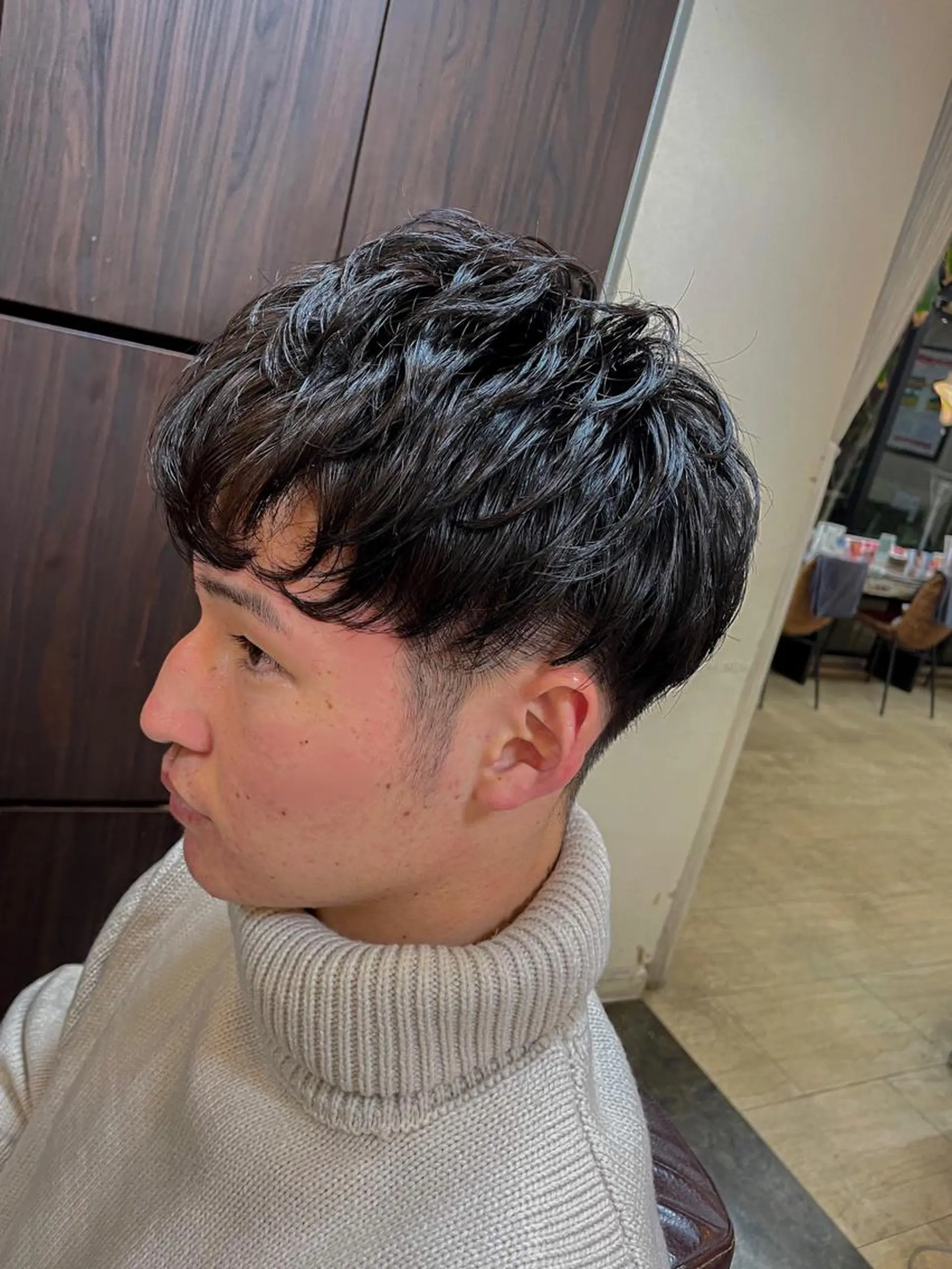 ミディアム パーマ メンズ ミディアムパーマ メンズパーマ メンズパーマ 赤司 泰樹のヘアスタイル