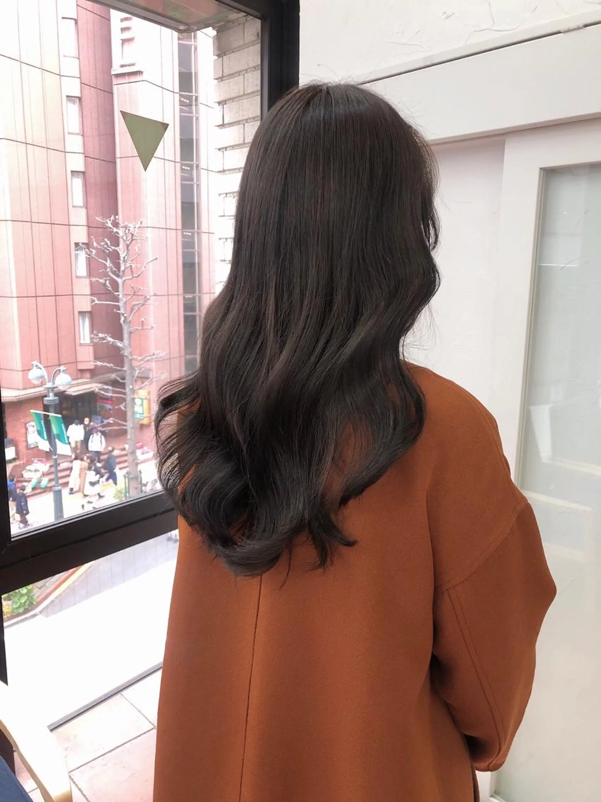 ロング カラー 透明感カラー ダークグレー ダークグレージュ グレージュ ヨシンモリ ヘアカラー トリートメント KAWABE SAKURAのヘアスタイル