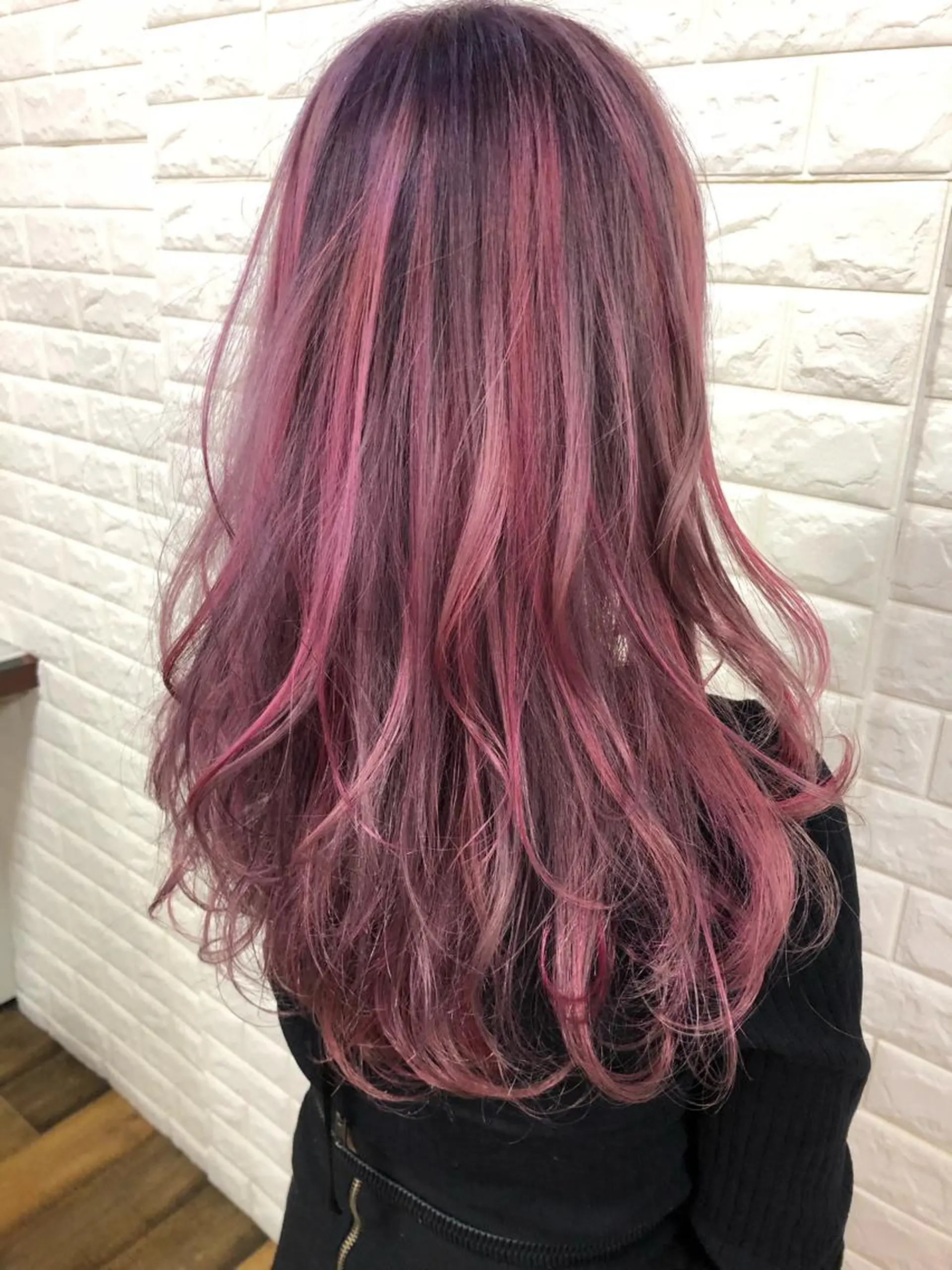 セミロング カラー デザインカラー ラベンダーカラー ピンクカラー ヘアカラー トリートメント famille所属・famille ファミーユのヘアスタイル
