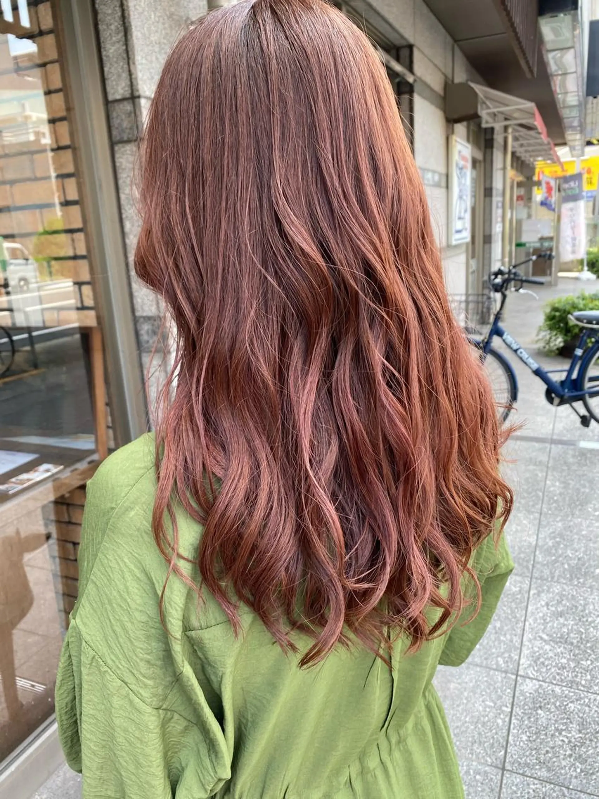ロング カラー ハイトーンカラー オレンジ ピンクカラー カット ヘアカラー トリートメント 日比 貴大/ minim hairのヘアスタイル