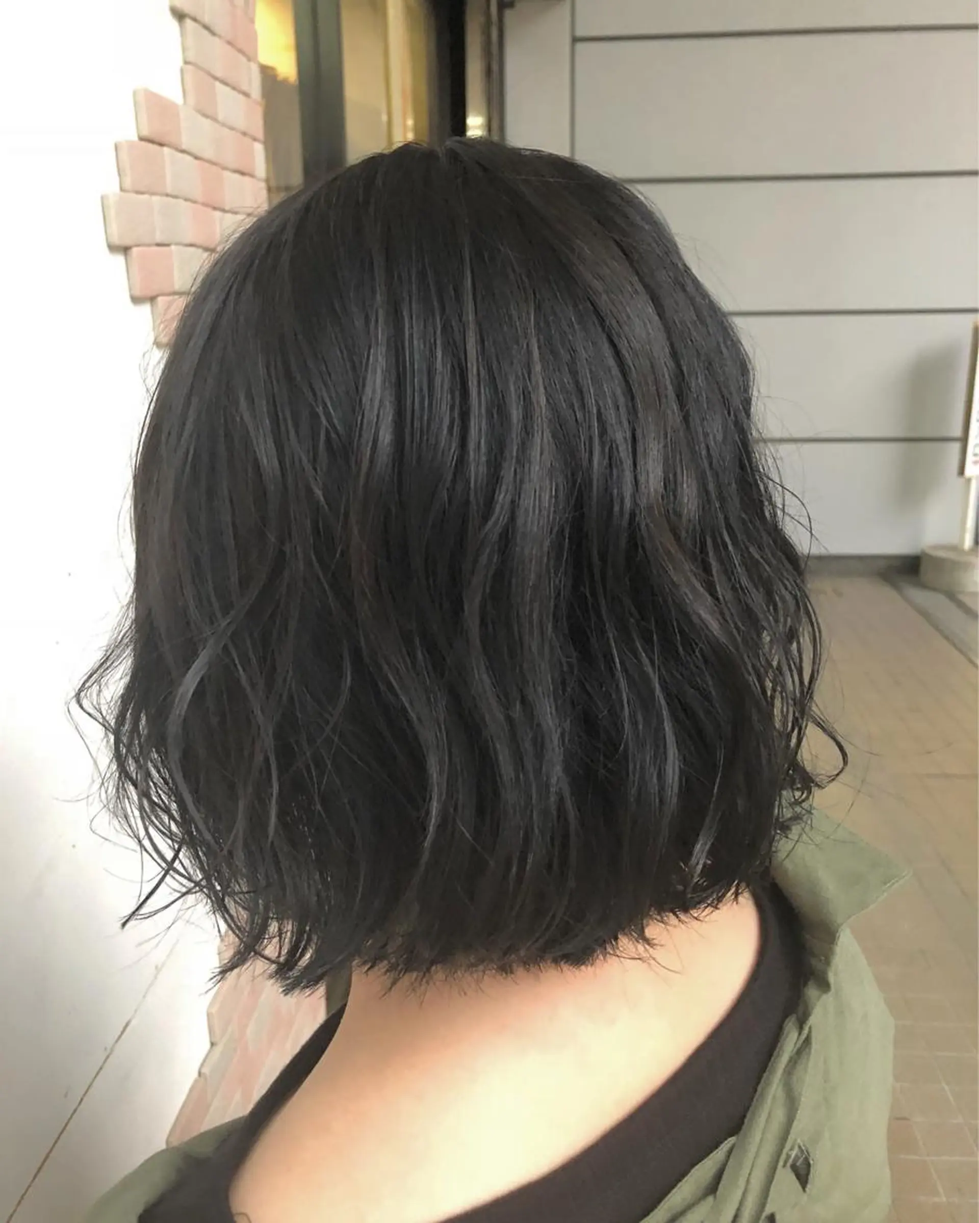 ショート カラー アッシュ ダークグレー カット トリートメント SHAFT Ieiriのヘアスタイル