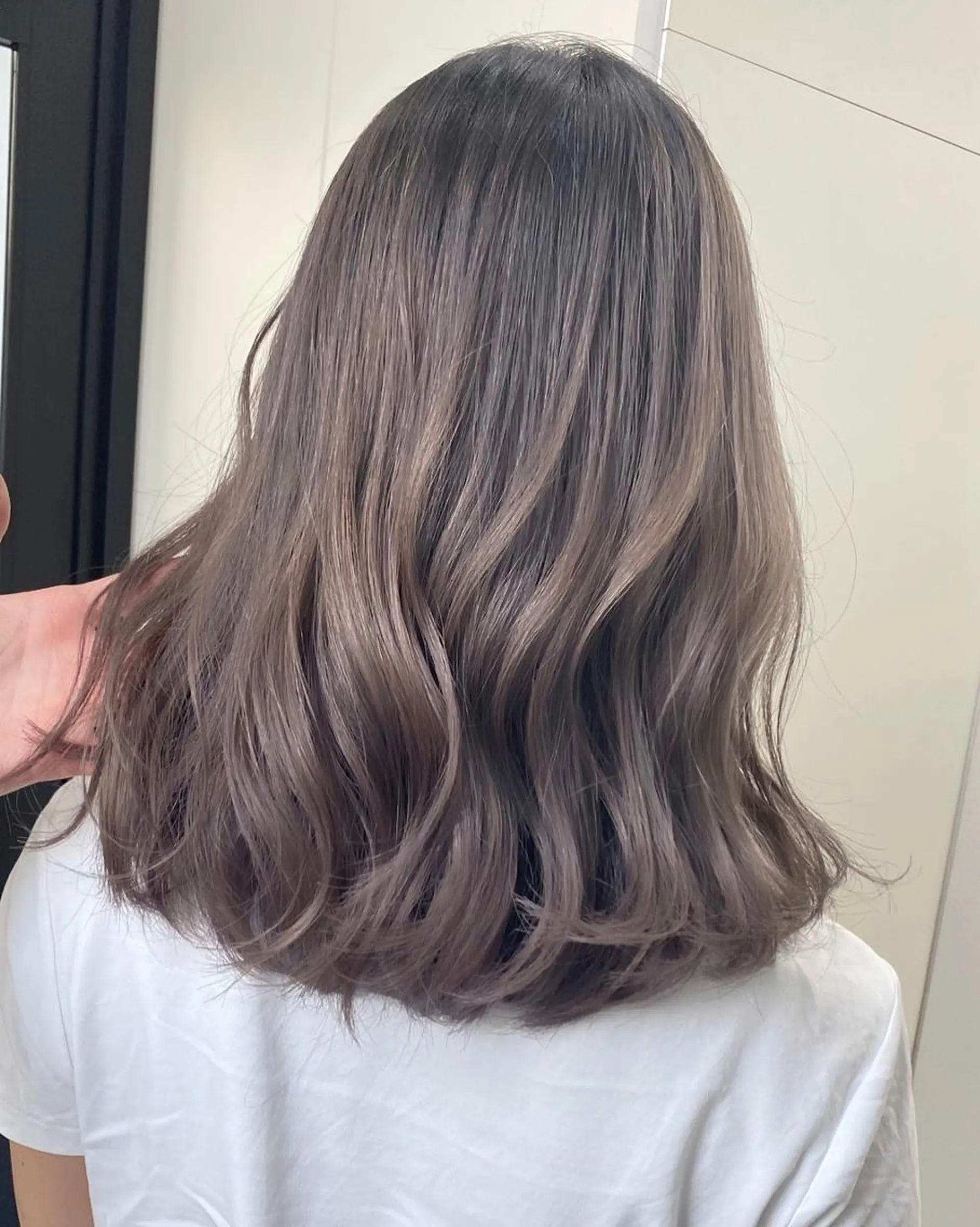 ミディアム カラー ヘアアレンジ グレージュ ラベンダーカラー ラベンダーグレージュ ラベンダーグレー 【公式】amble luxe池袋東口💛のヘアスタイル