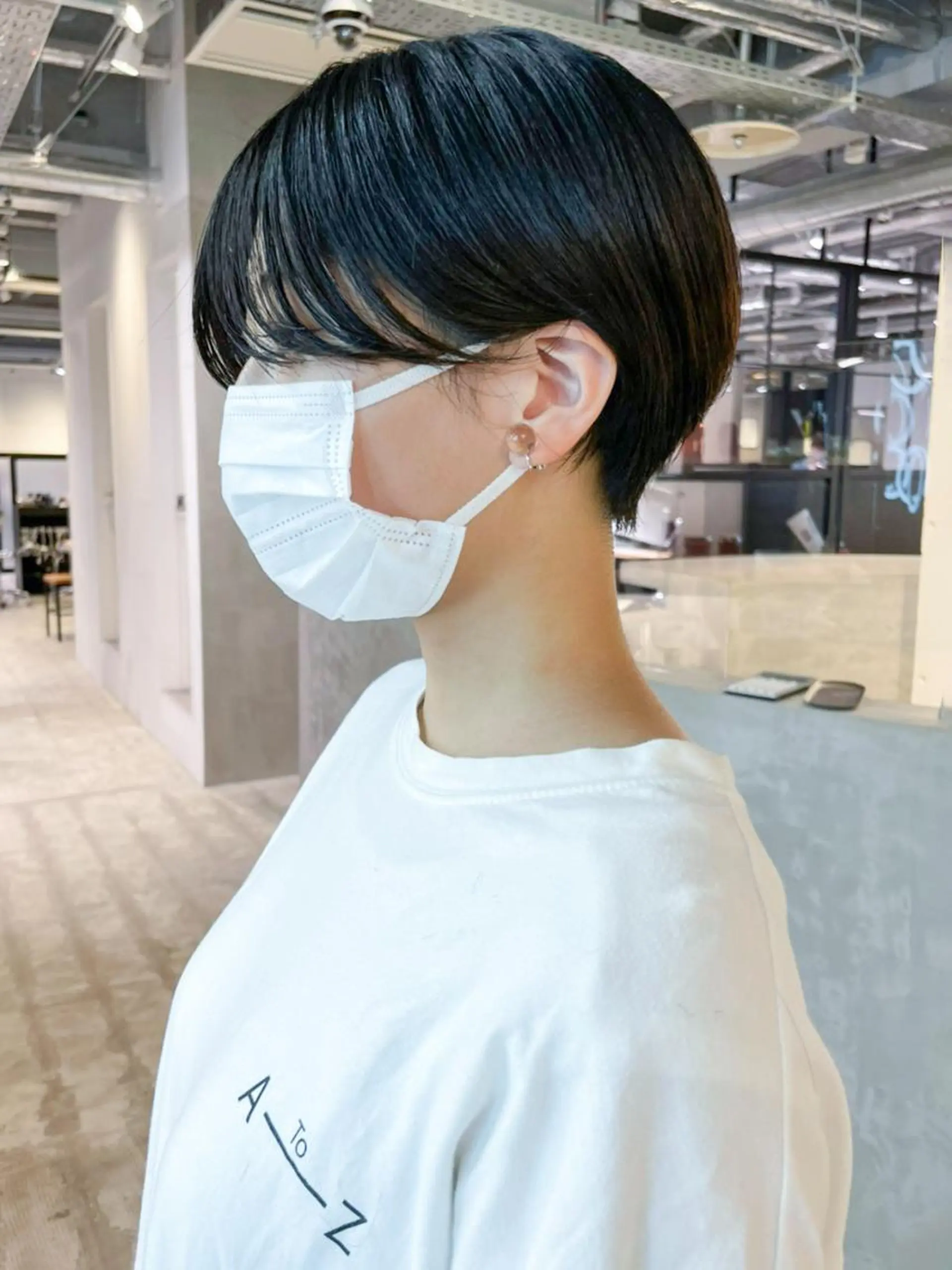 ショート カラー パーマ ヘアアレンジ 黒髪 ブルーカラー ブルーブラック ショートヘア ITbyALBUM 下北沢店のヘアスタイル