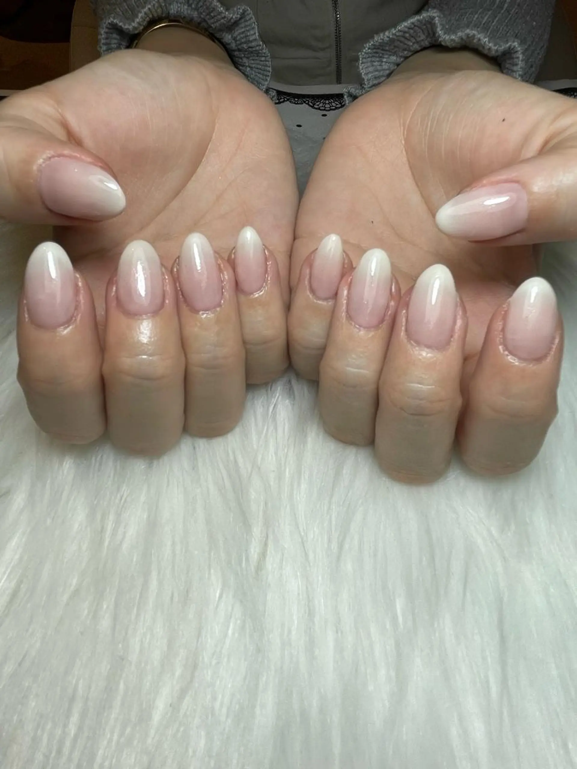 ネイル グラデーション 大袋駅東口徒歩2分 alivioのネイルデザイン