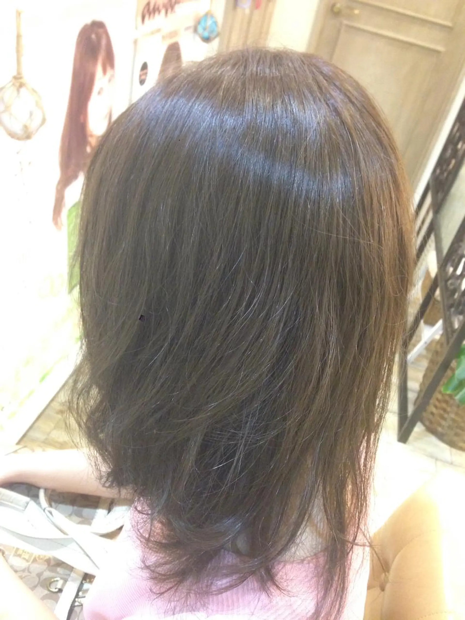 セミロング カラー ブリーチ ブルーカラー ブルージュ 透明感カラー グレージュ 小倉 聖也のヘアスタイル