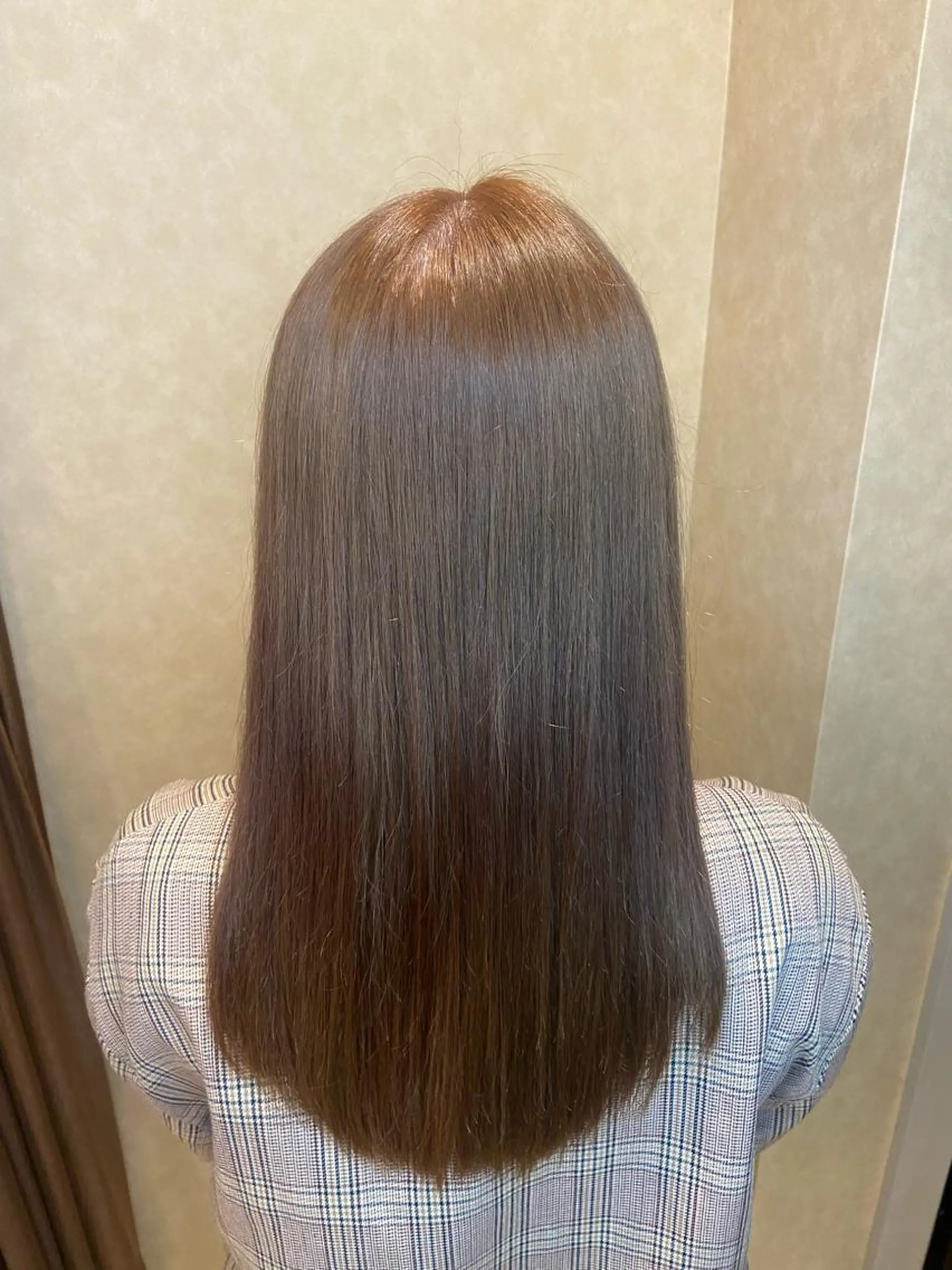 セミロング カラー ダブルカラー 小林 亜紀のヘアスタイル