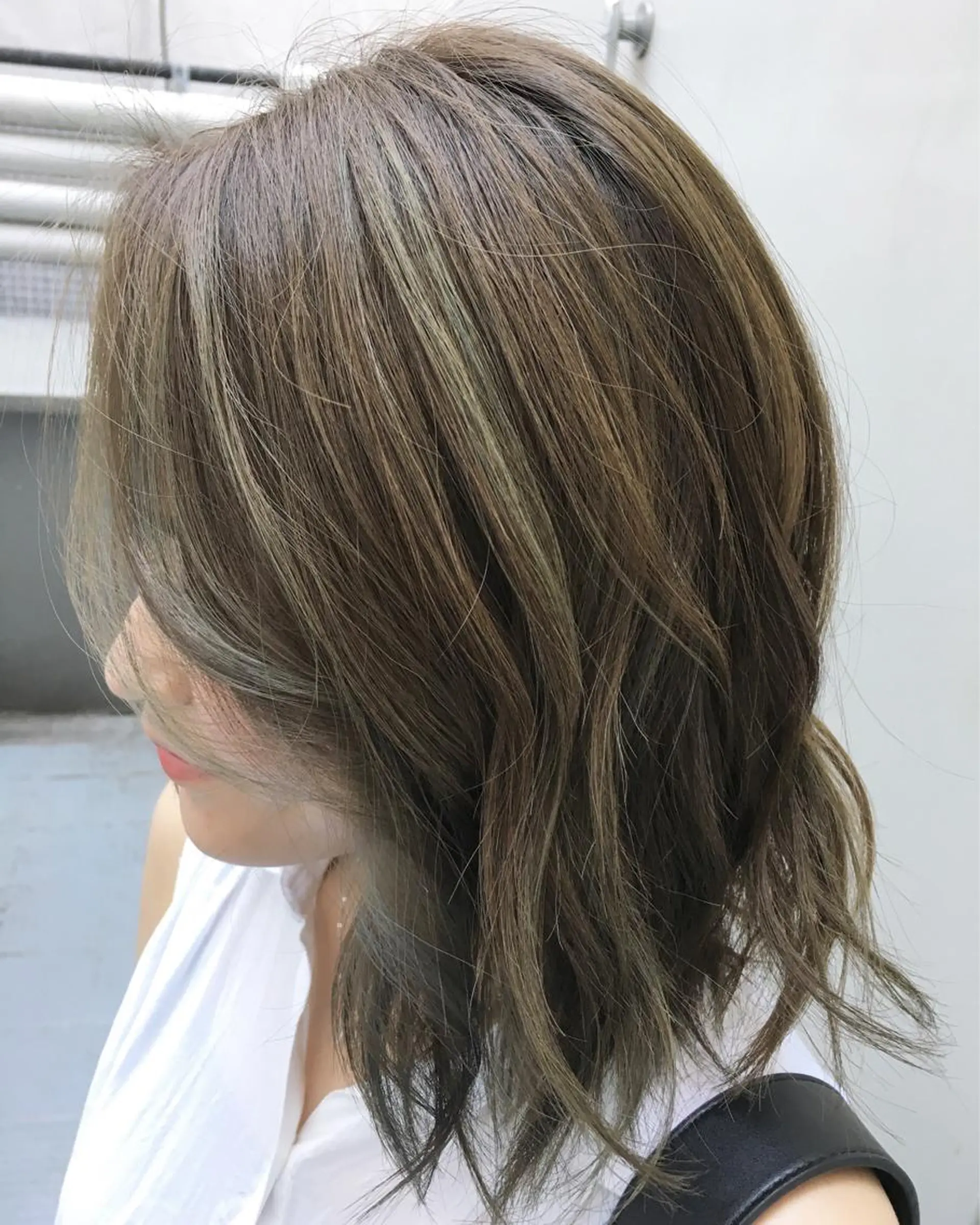 ミディアム salowin 原宿 aroa所属・韓国／ハッシュカット ／透明感カラー／金野のヘアスタイル