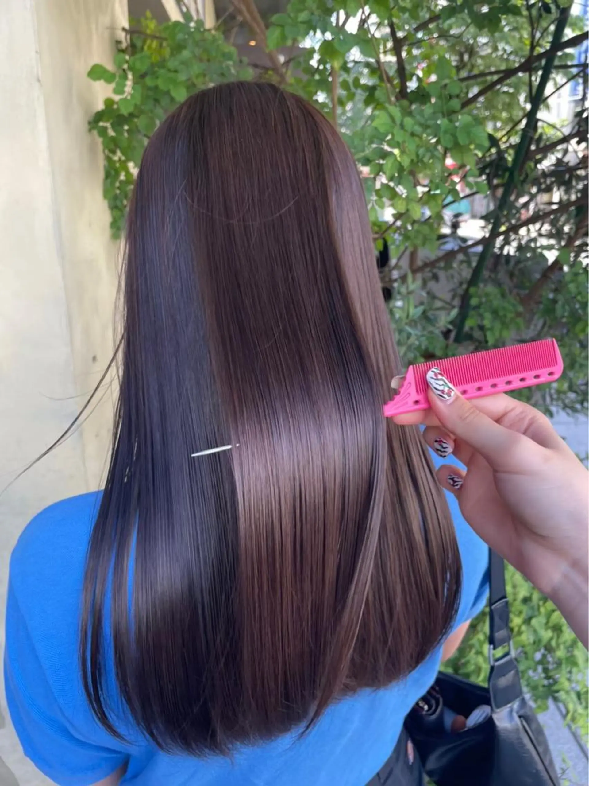 ミディアム カラー ミディアムパーマ ベージュカラー 黒髪 ブリーチ ブルーカラー メンズヘア個性派 ネイル/コトミ🐸のネイルデザイン