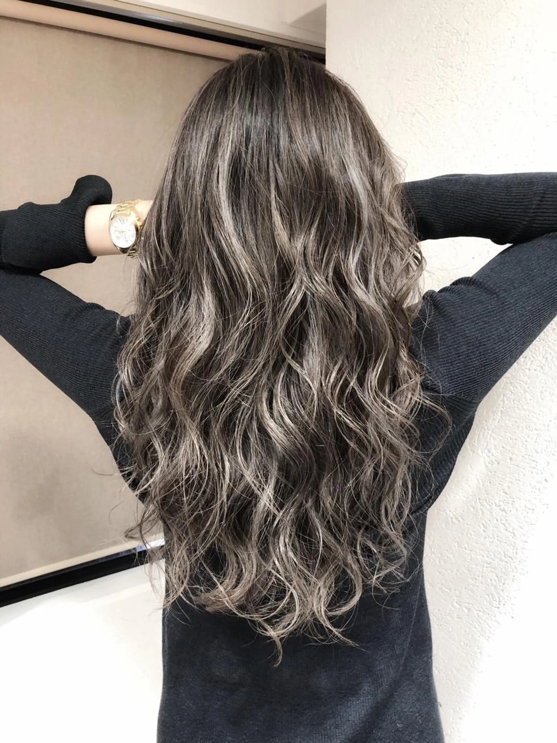 ロング カラー グレージュ ハイライトカラー 3Dハイライト ハイライト 髪にドラマを。biscohair所属・biscohair 髪にドラマを。のヘアスタイル