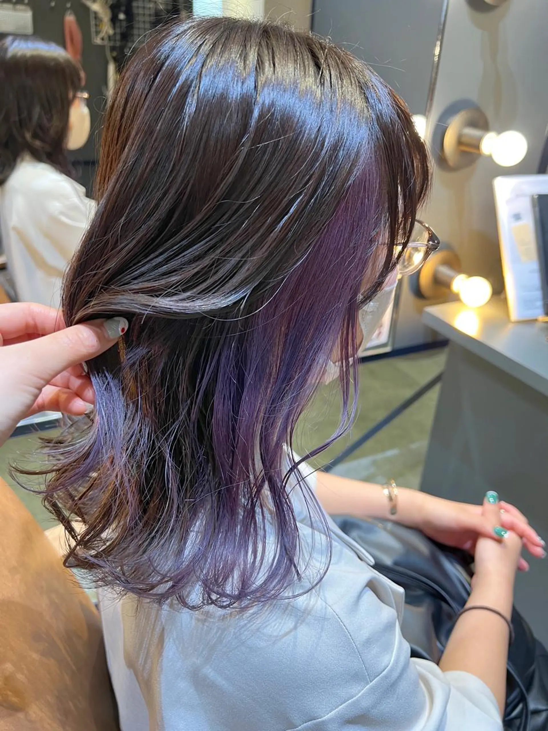 セミロング カラー イヤリングカラー ラベンダーカラー カット ヘアカラー ノイシキ サキのヘアスタイル