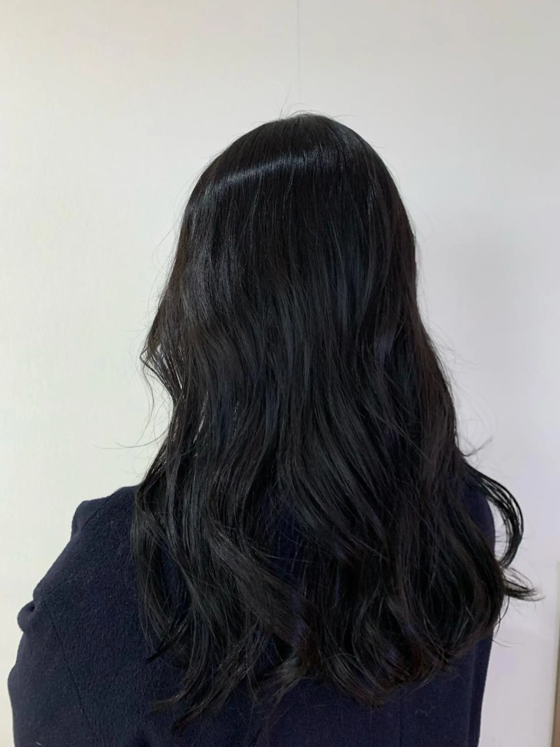 ロング カラー 黒髪 ブルーカラー ブルーブラック ヘアカラー 相澤 茉澄のヘアスタイル