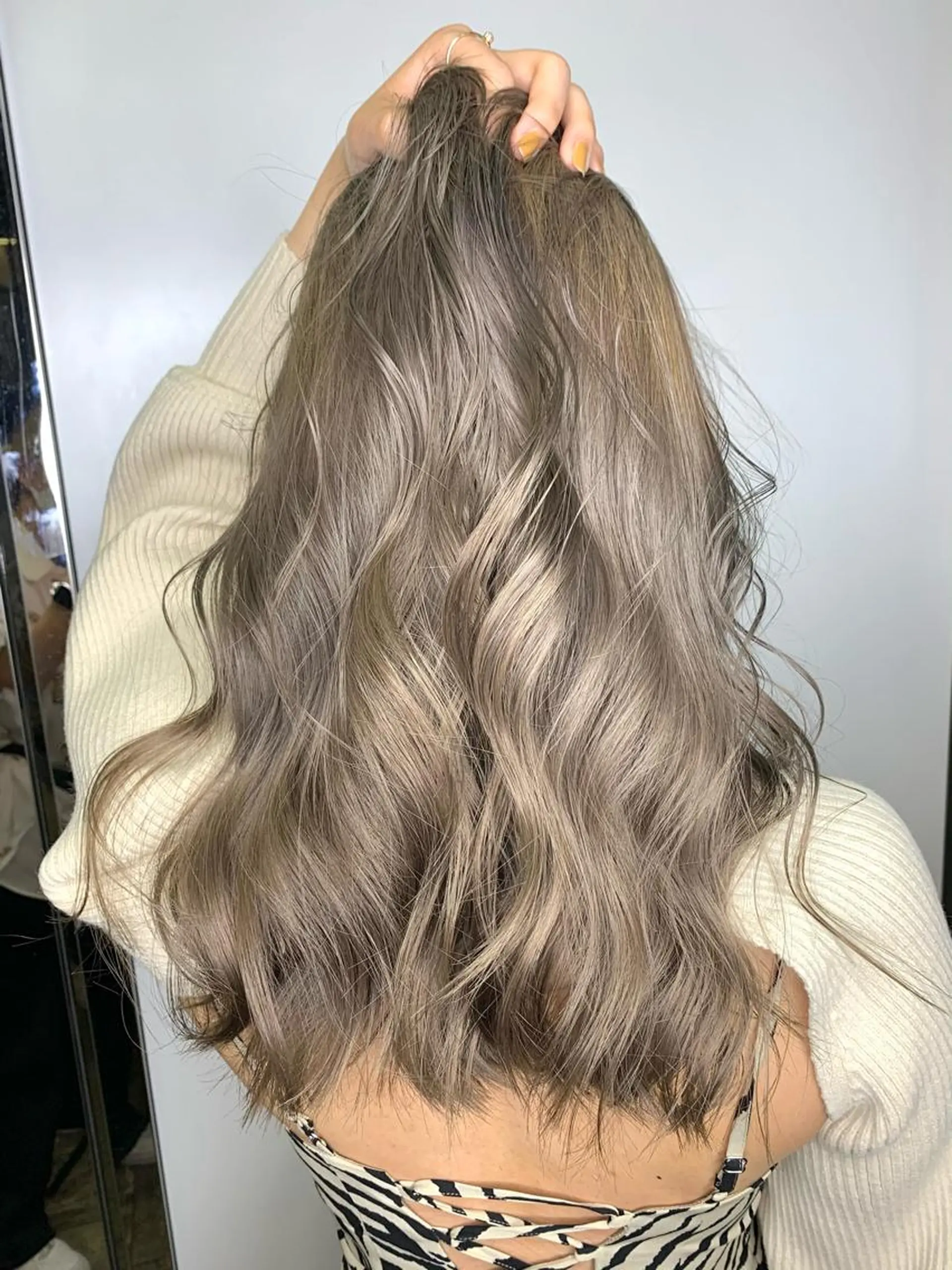 セミロング カラー ヘアアレンジ セミロングパーマ アディクシーカラー ベージュカラー グレージュ ハイライトカラー カット ヘアカラー トリートメント ヘッドスパ ヘアセット レイヤーカット/艶髪 🎀笠原 優花🎀のヘアスタイル