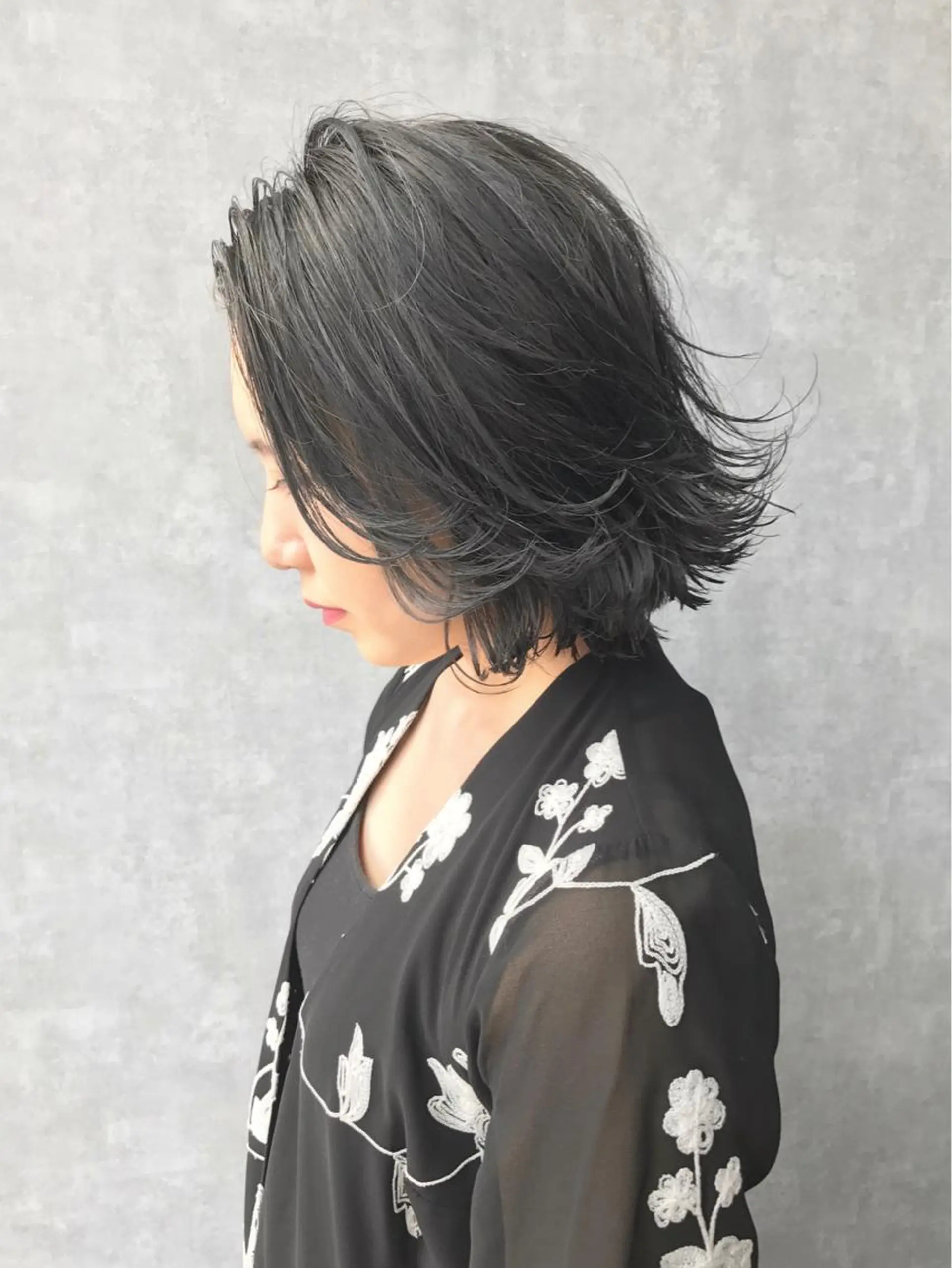 ミディアム カラー TOMOYAレイヤー ブリーチ縮毛矯正のヘアスタイル