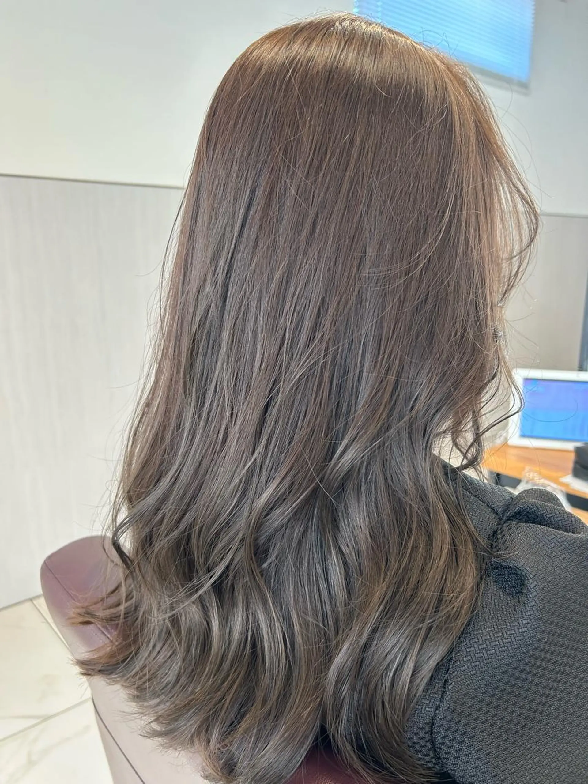 ロング カラー グレージュ オリーブグレージュ オリーブグレー にった みずきのヘアスタイル