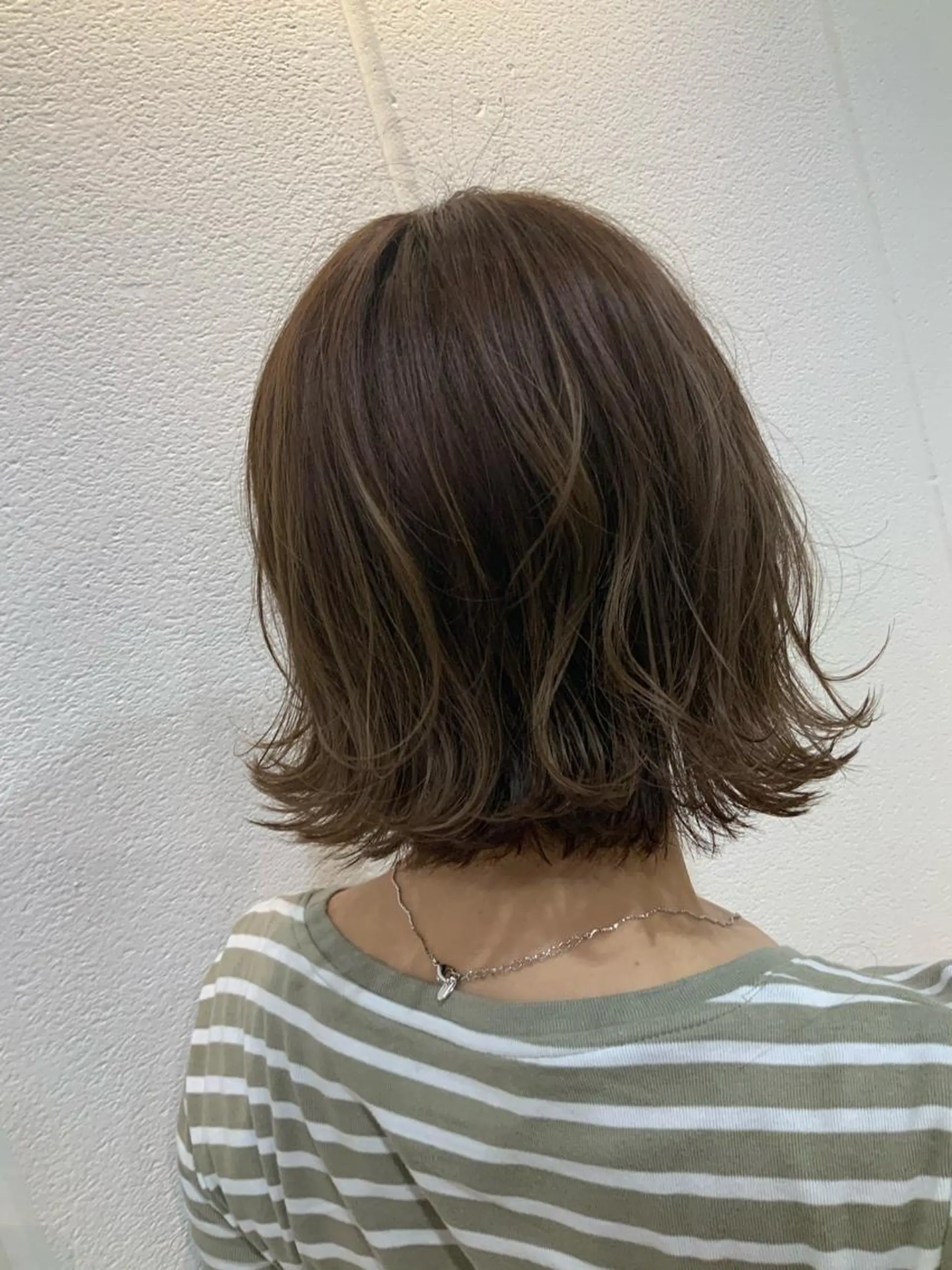 ミディアム ボブ 外ハネヘア Lolonois梅田 /Okazaki:)のヘアスタイル