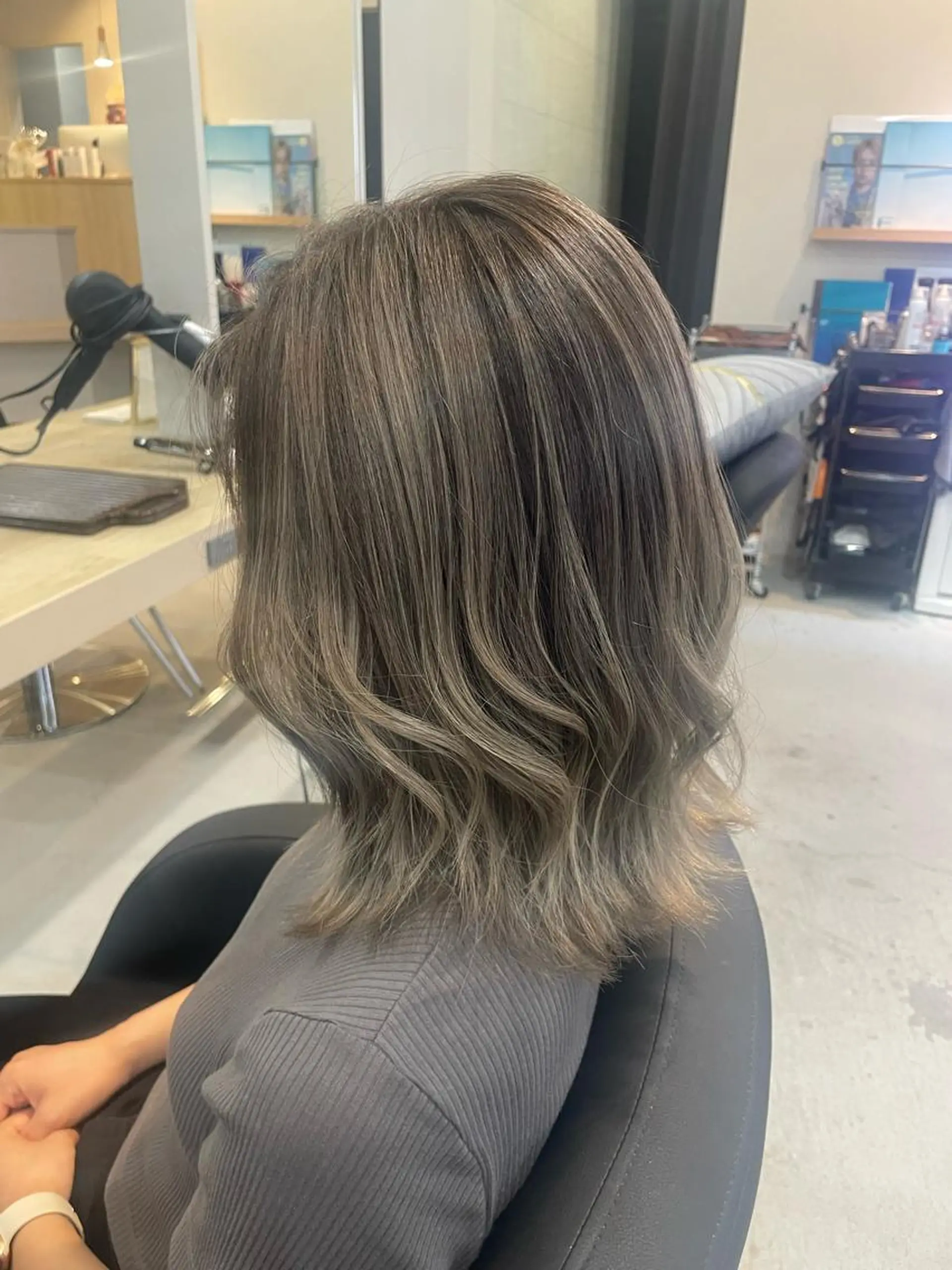 ミディアム レイヤーカット LUDIQUE【ルディック】所属・AKI ✄のヘアスタイル