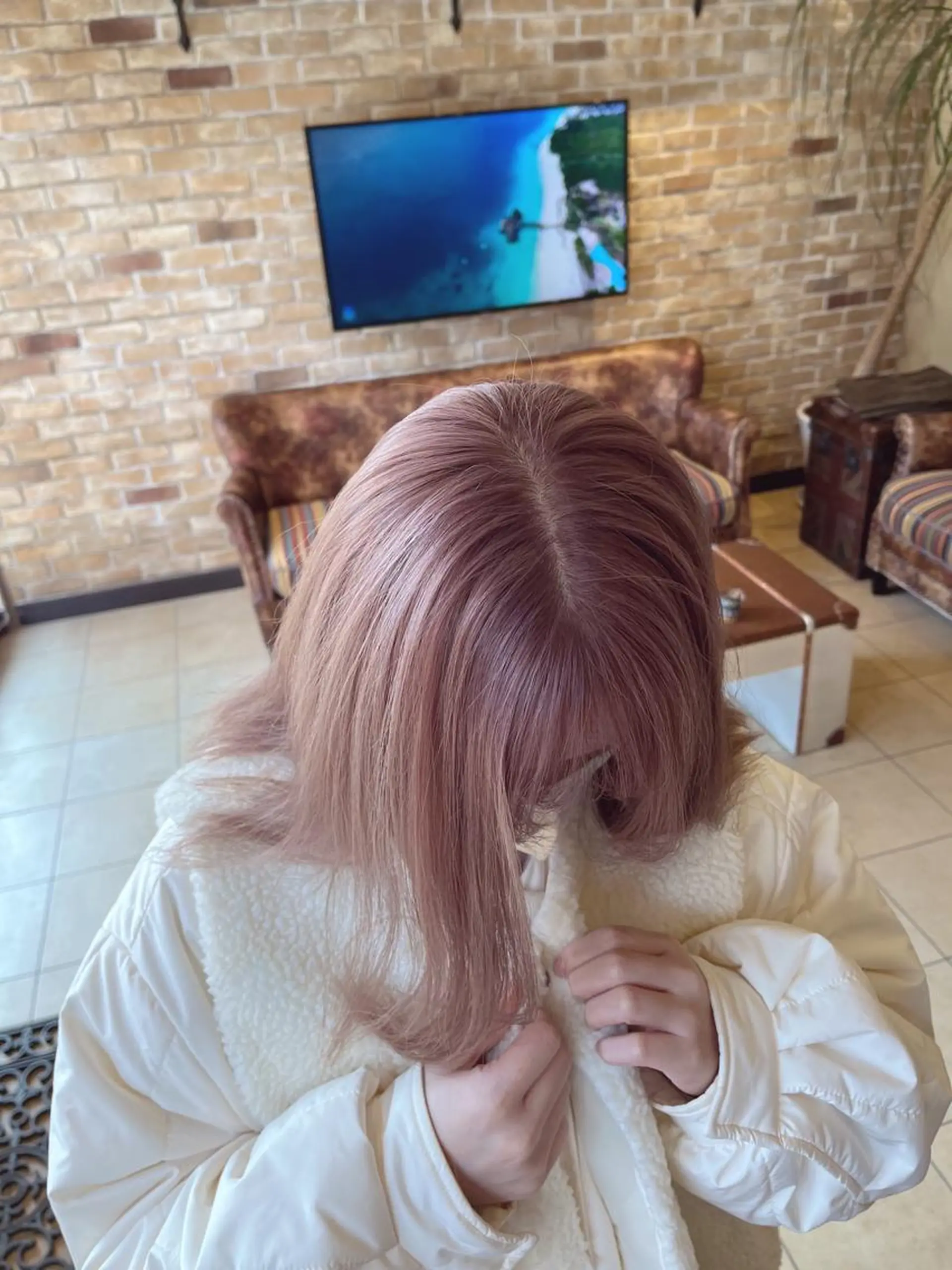 セミロング ヘアカラー 🧡ミルクティー/ レイヤー🧡ショウナのヘアスタイル